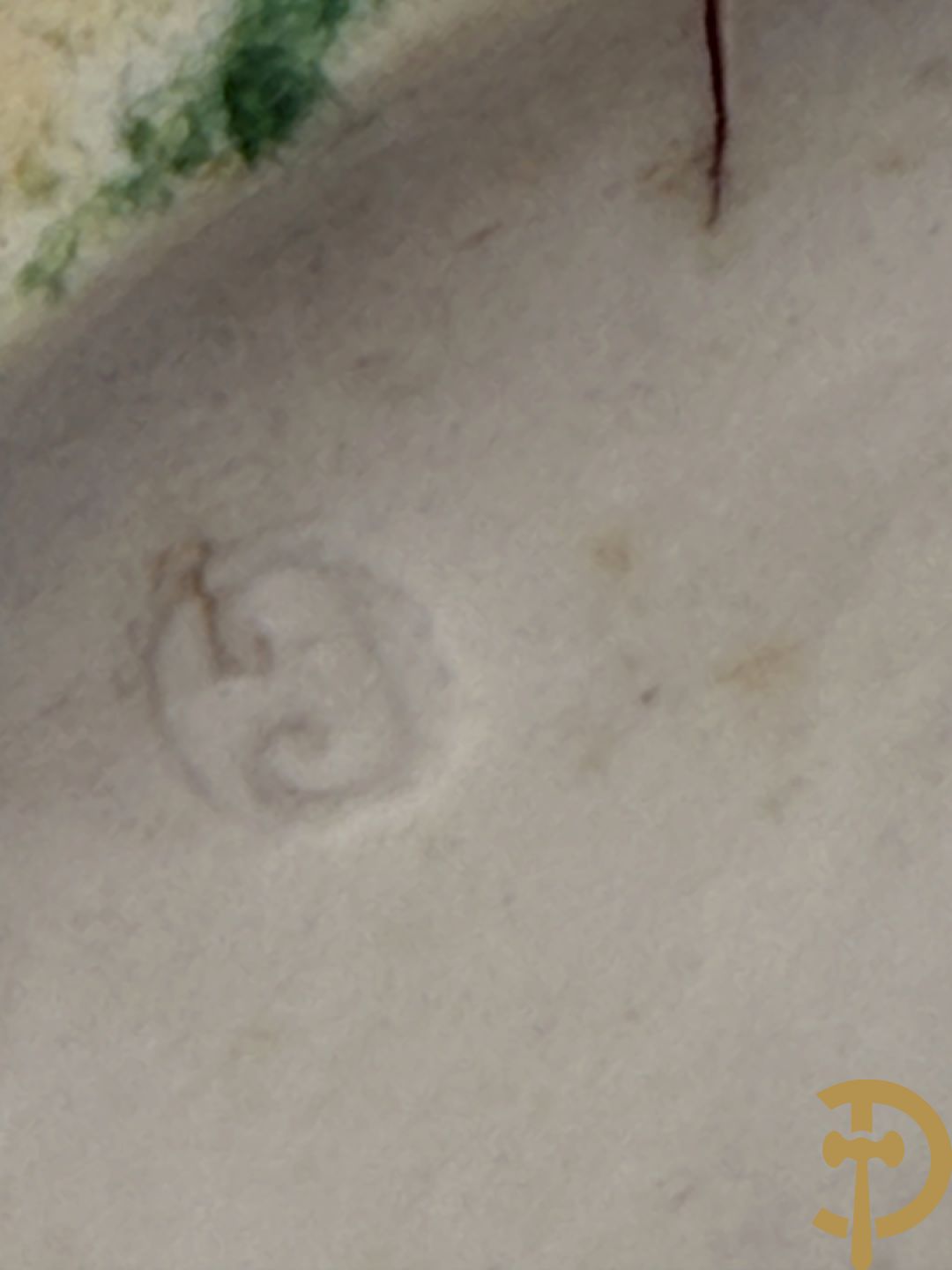 Paar grote Franse gekleurde biscuits van meisje en 
 jongen met schaap en geit