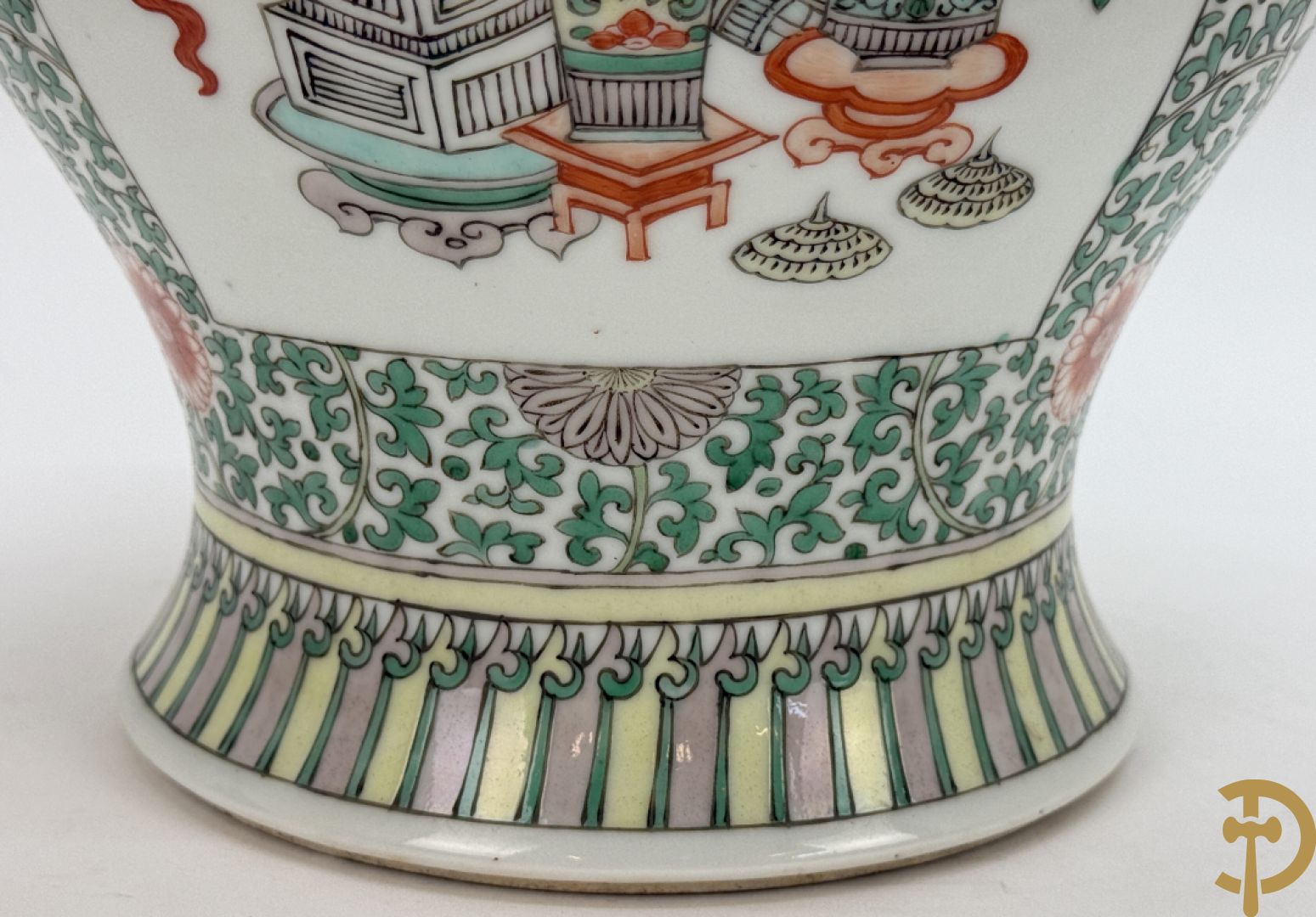 Chinese porseleinen dekselpotiche met bloemendecor