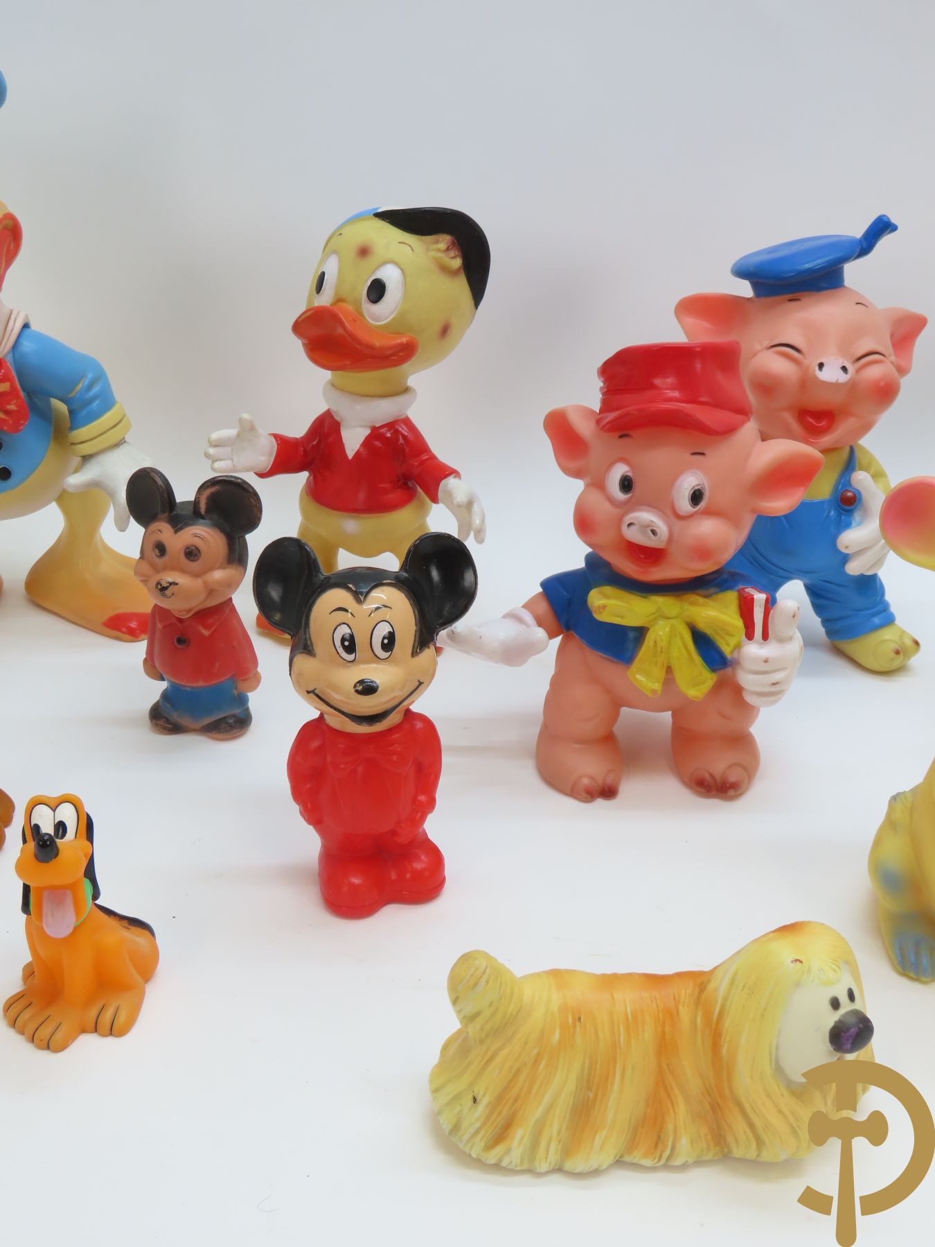 Gummi speelgoedfiguren Walt Disney Productions : 2 biggetjes, Donald Duck 1962, Huey, 3 dwergen + speelgoedfiguren van Rubber Toys : muis en Hollands Boerinnetje + beertje van Hanna Barbera 1965