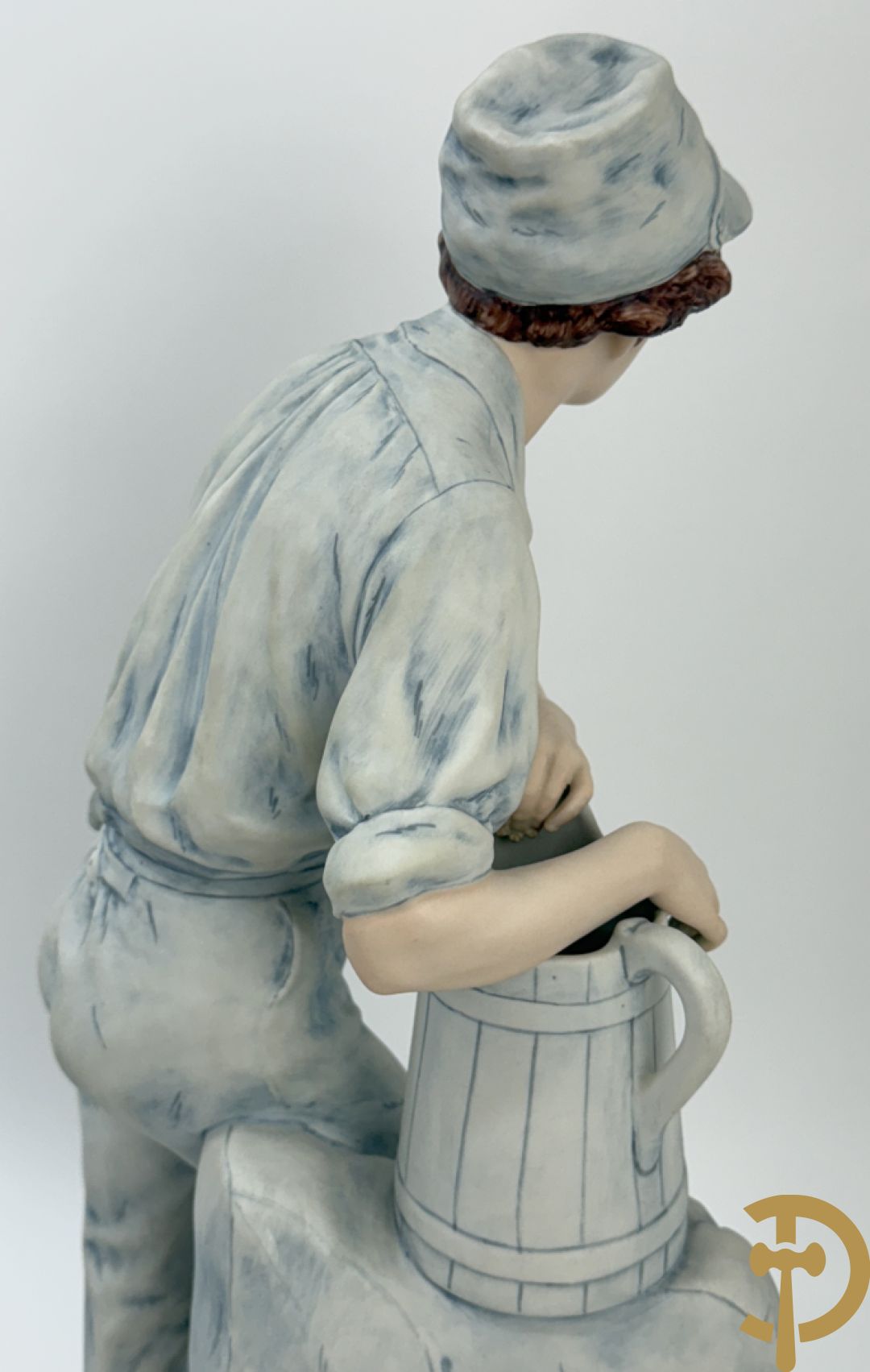 Paar Royal Dux beelden van koppel bij de waterbron, nummers 10563 en 10564