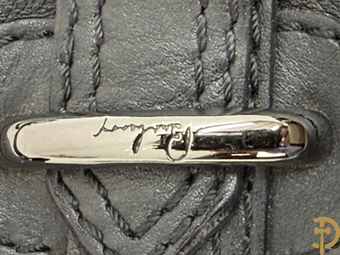 Schoudertas Burberry in stof en leder met bijhorende zak