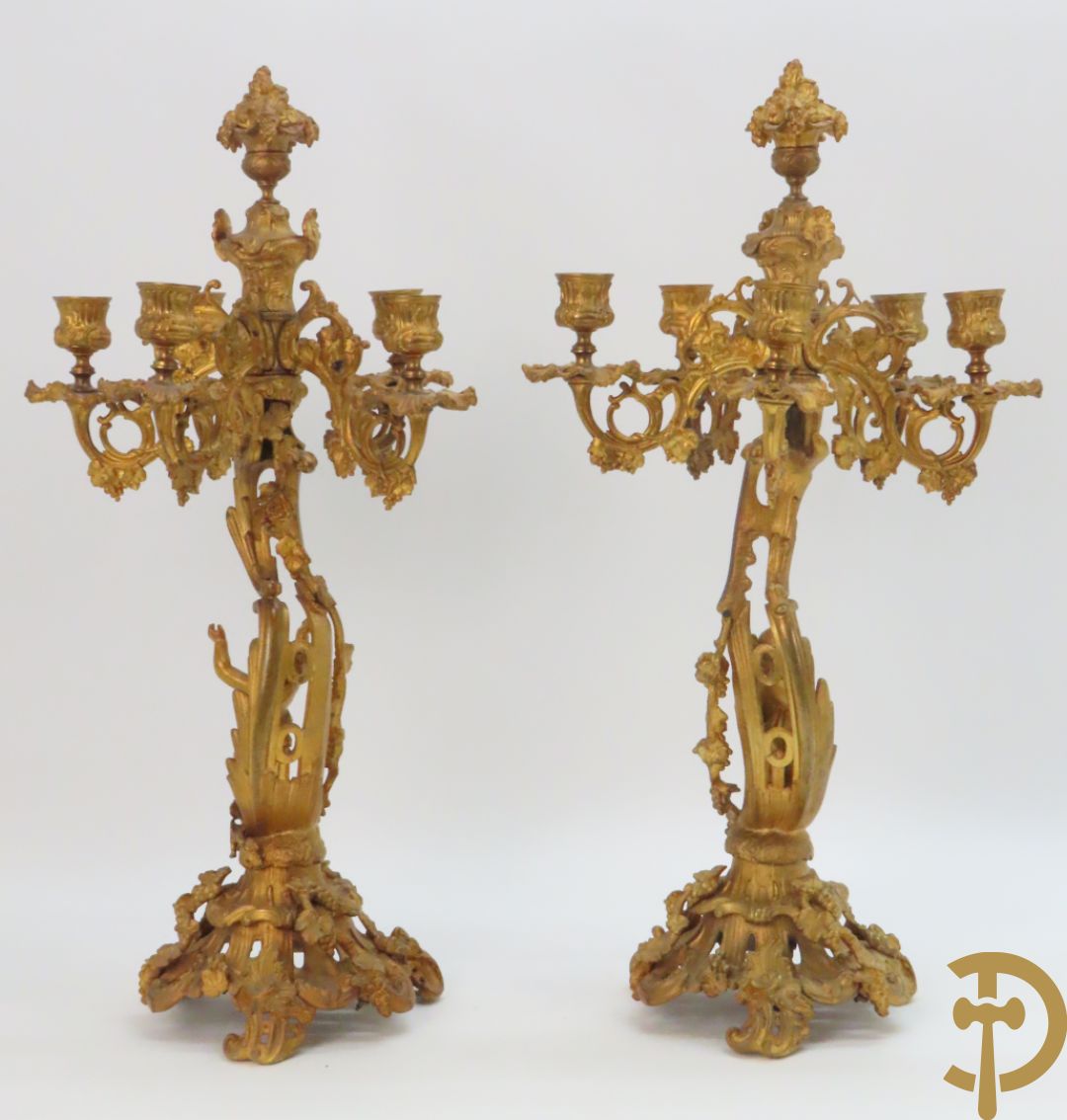 Bronzen schouwklok bezet met 2 cupido