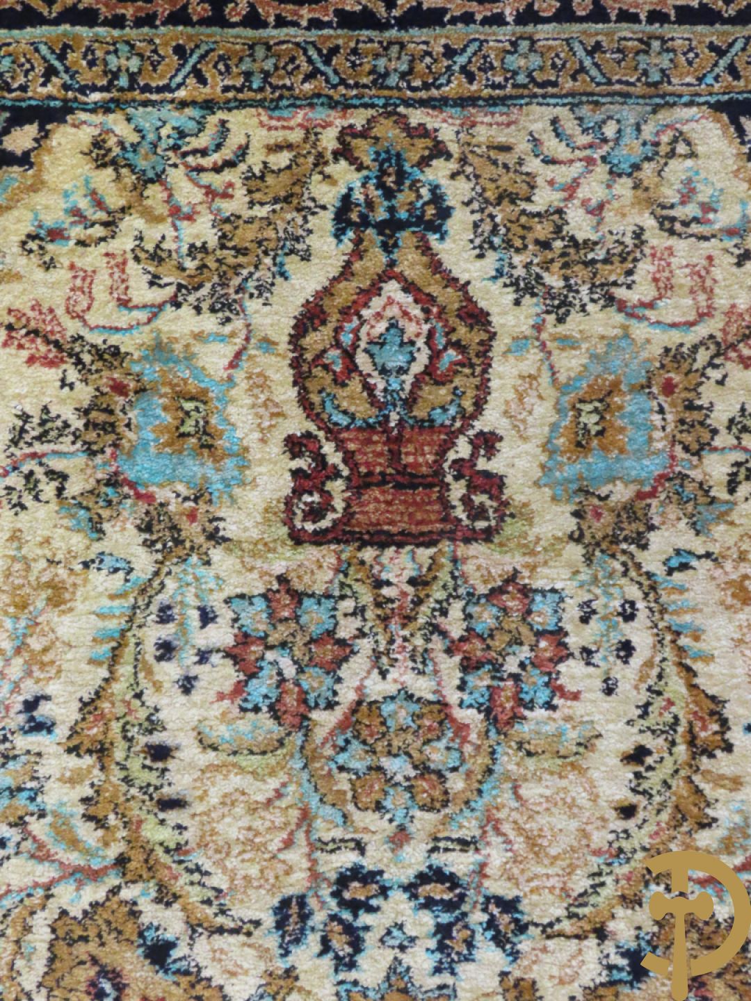 Oosters handgeknoopt tapijt zijde op zijde, Ghoum