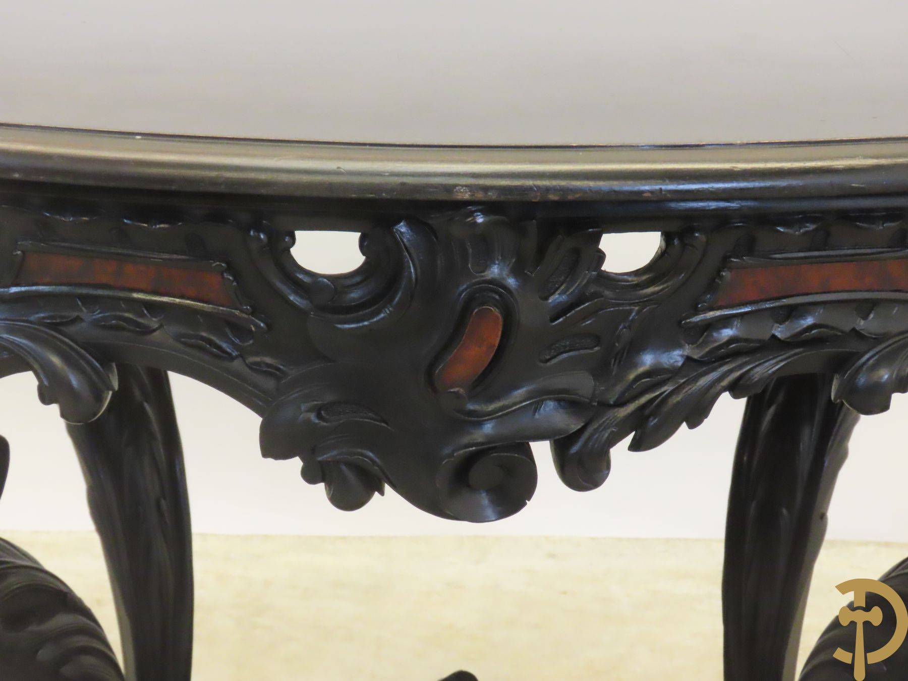 Napoleon III bijzettafel met gesculpteerde rocailles, 19e