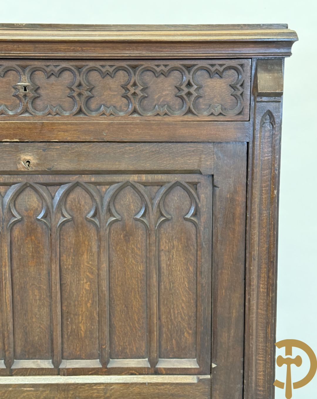 Massief eiken secretaire abattant met lade, klep en 2 deuren, centraal met interieur, Neo Gotisch