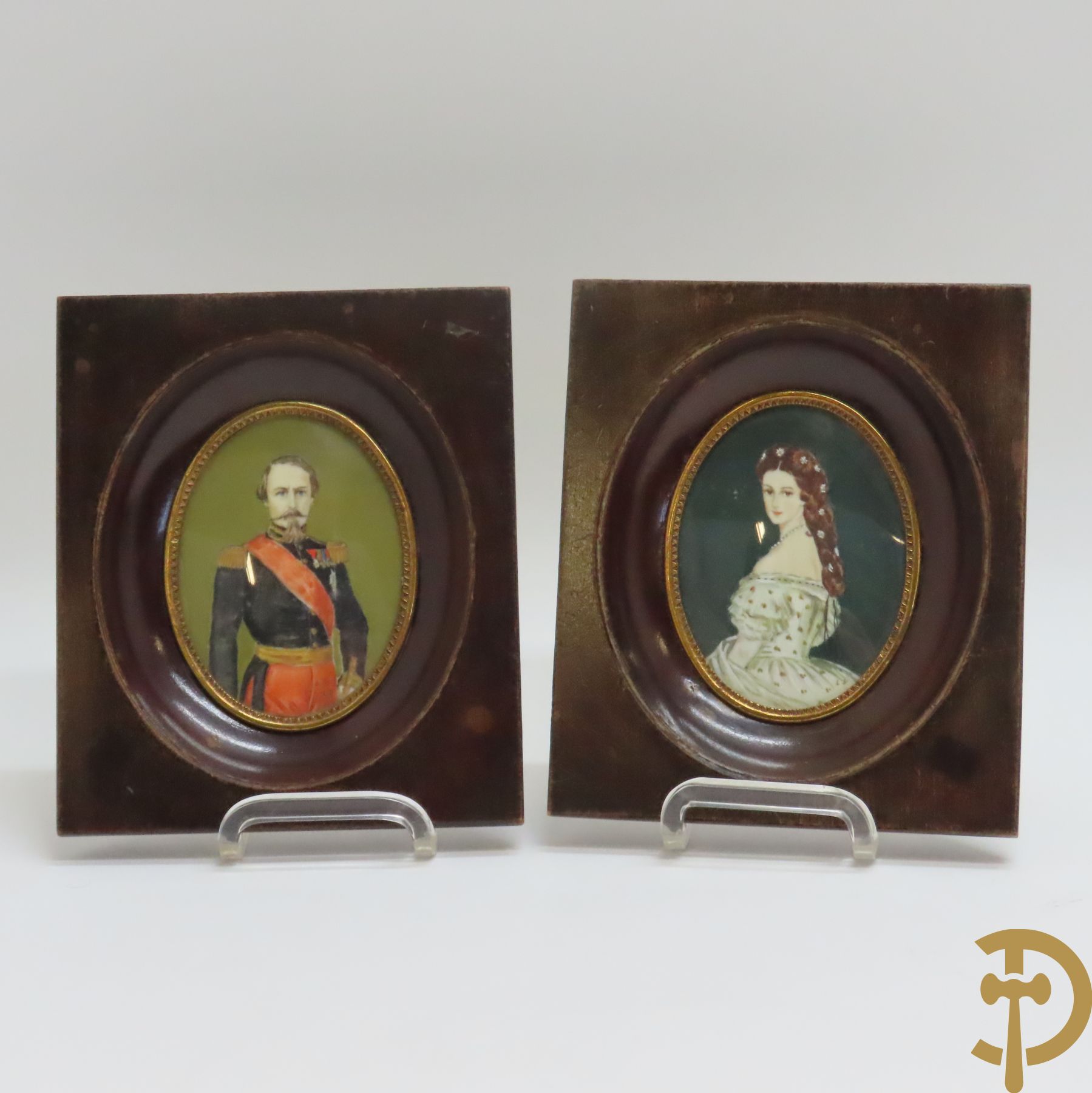 Paar ovale miniaturen van edeldame en officier