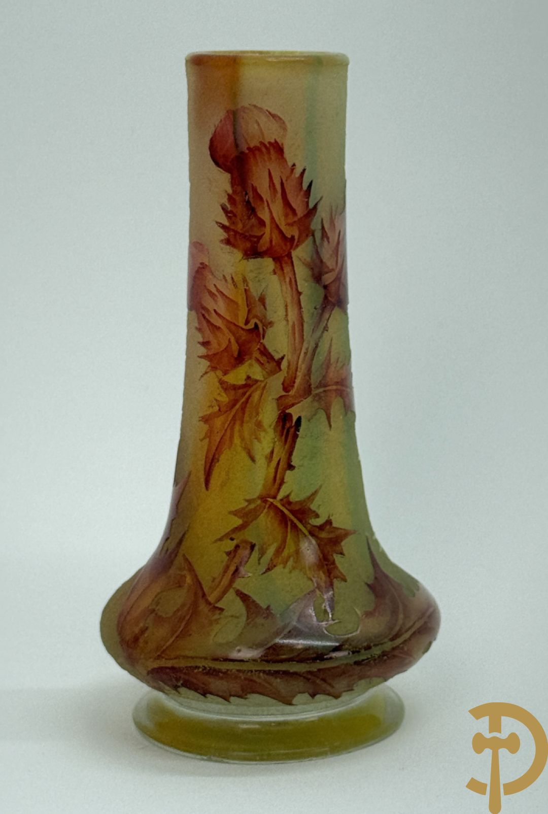 Vaasje in glaspasta met disteldecor, Daum Nancy getekend