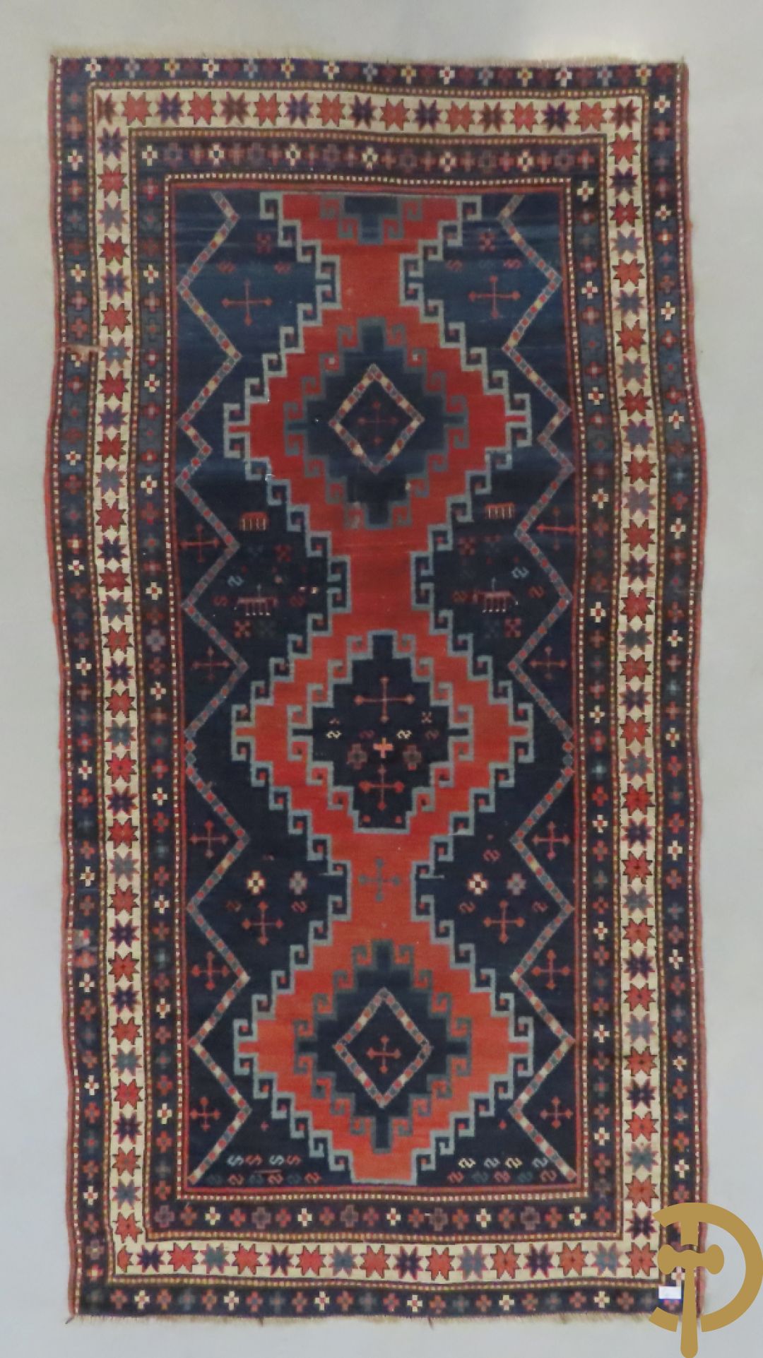 Oosterse handgeknoopt tapijt Kaukasus met geometrische motieven op blauwe fond