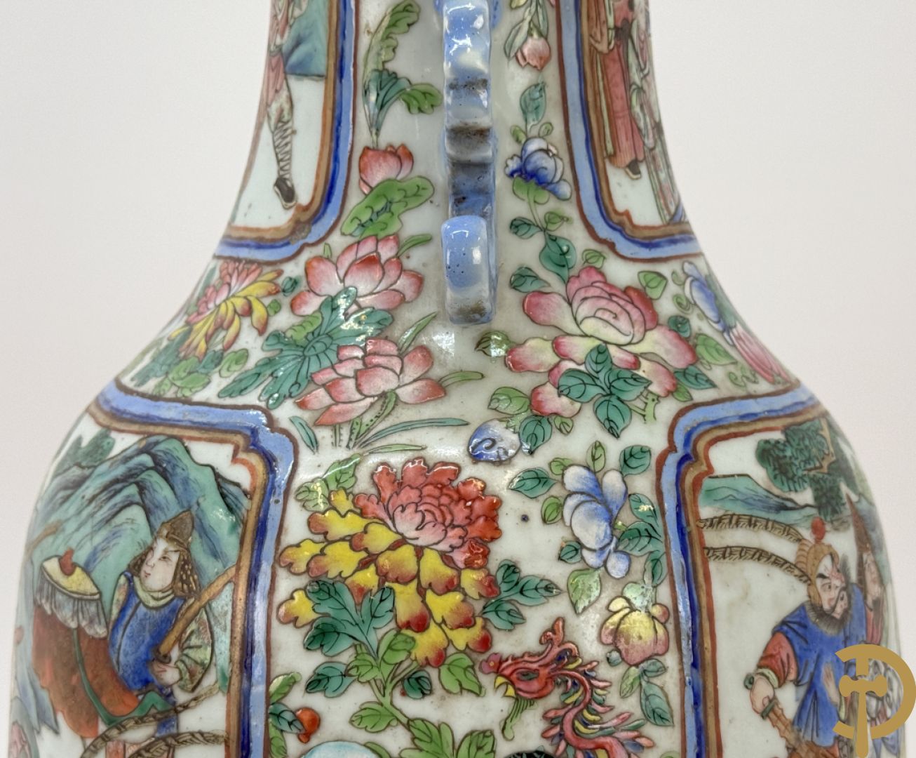 Chinese porseleinen vaas met geanimeerd krijgerdecor en vogeltaferelen