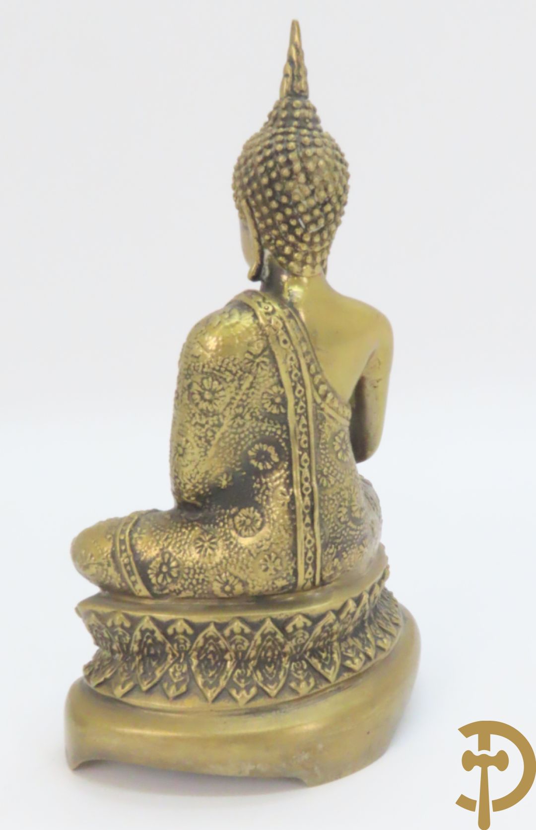 Bronzen zittende boedha + boedha in verweerd metaal