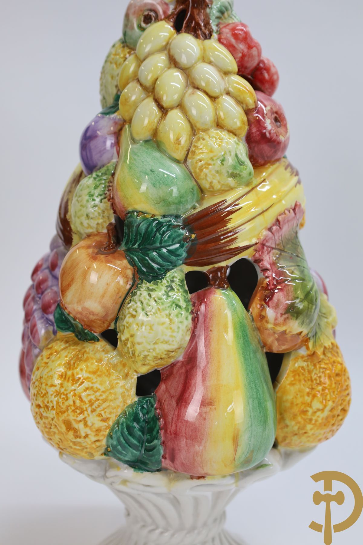 Fruittoren in Italiaanse faience