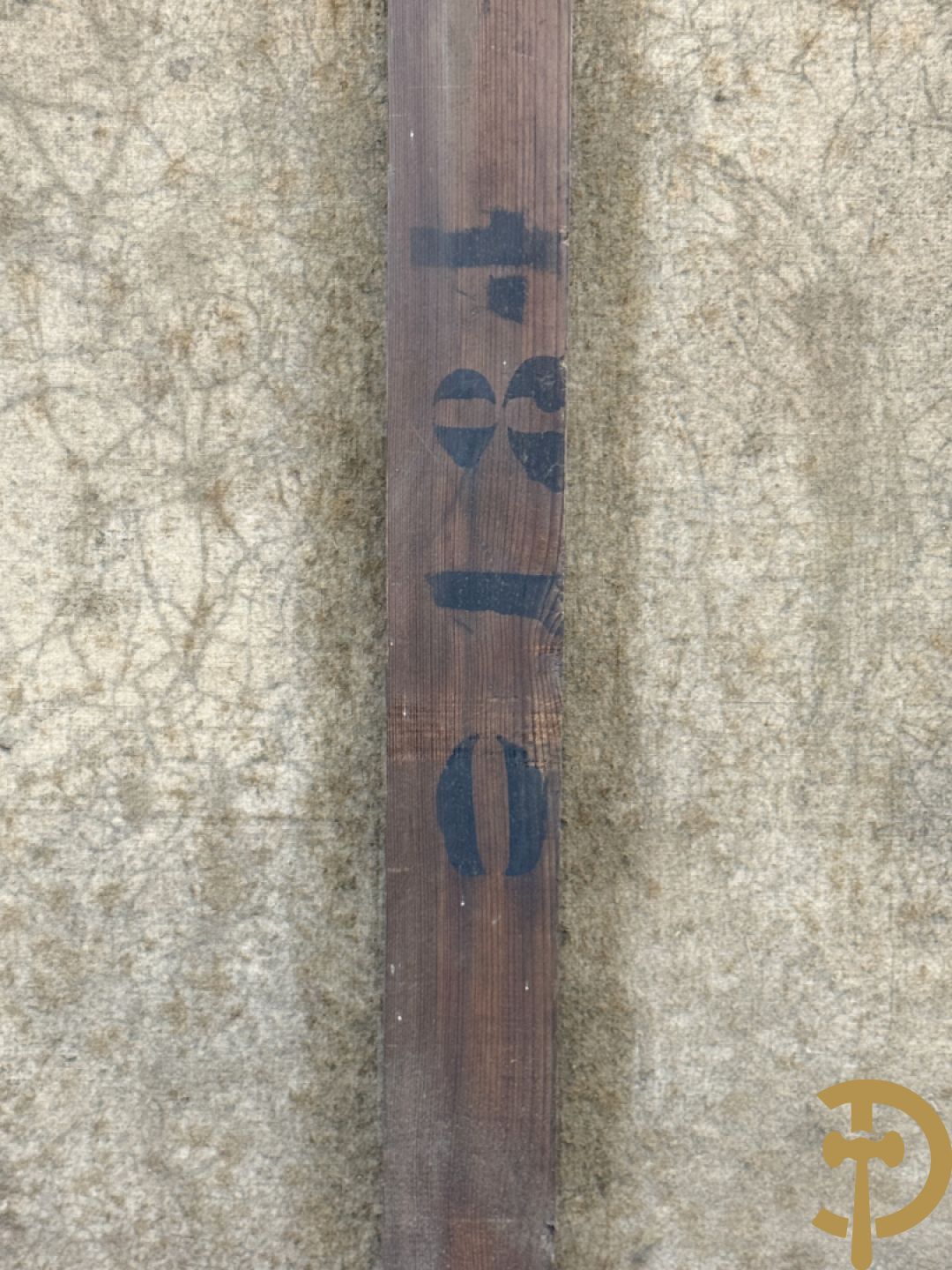 Onleesbaar getekend links onder 