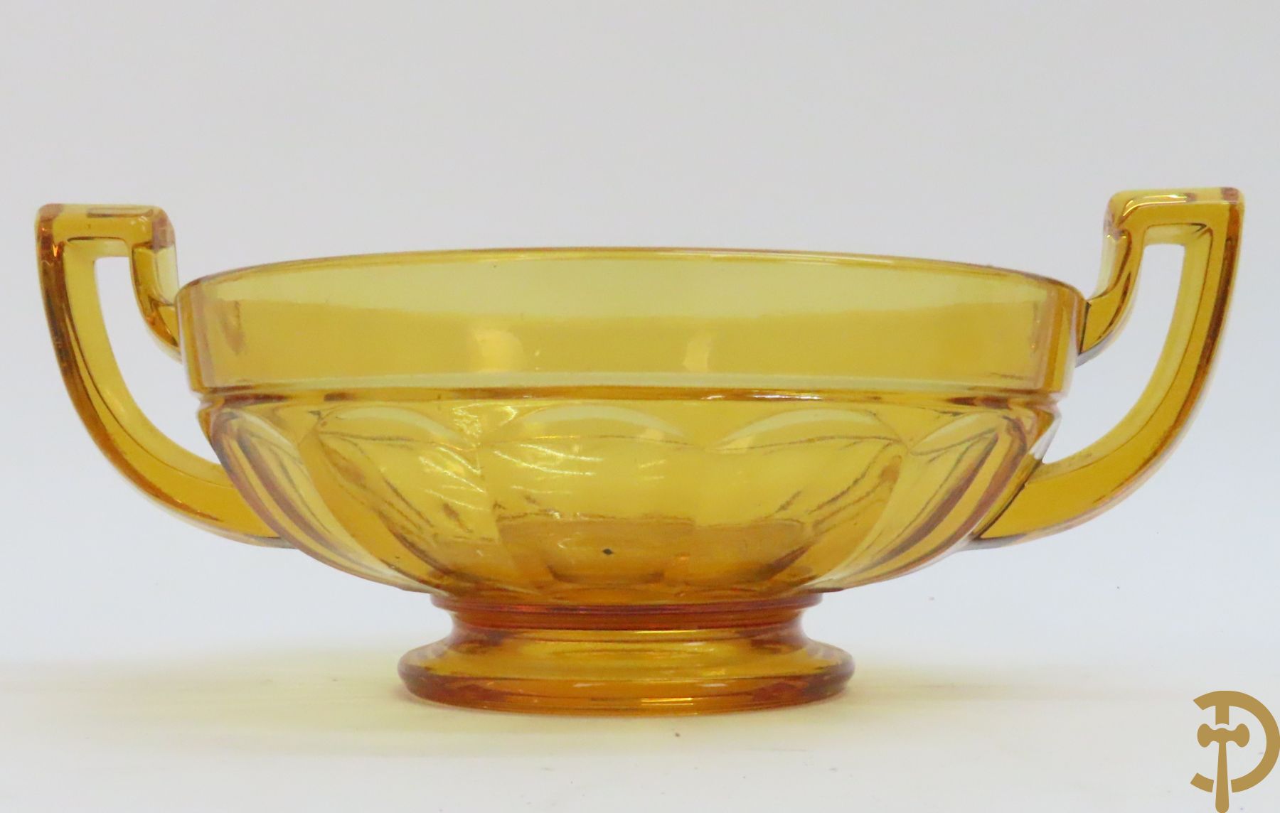 Vier coupes in gekleurd geperst Val-Saint-Lambert glaswerk + 3 coupes Scailmont