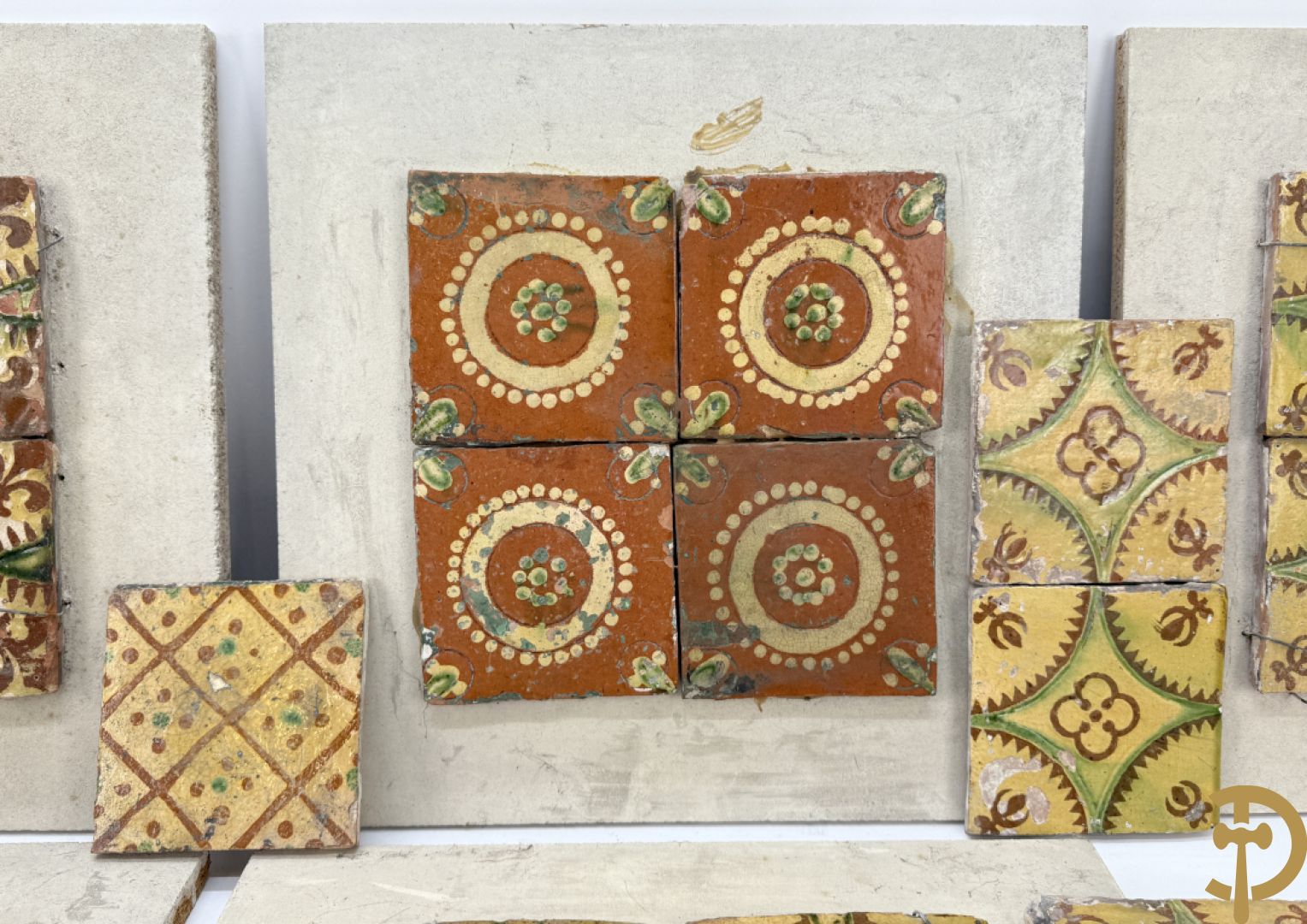 Verzameling 18e en 19e Torhoutse tegeltjes