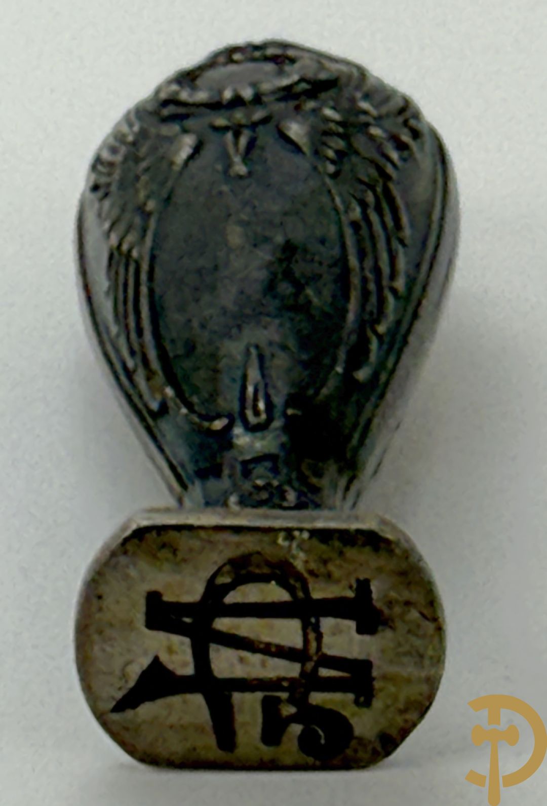 Vier verzilverde sigarettenetui