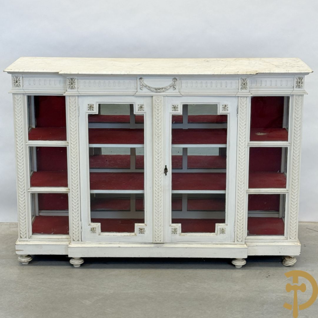 Louis XVI vitrine als toonbank met 2 deuren en 2 zijkanten - met wit marmeren blad
