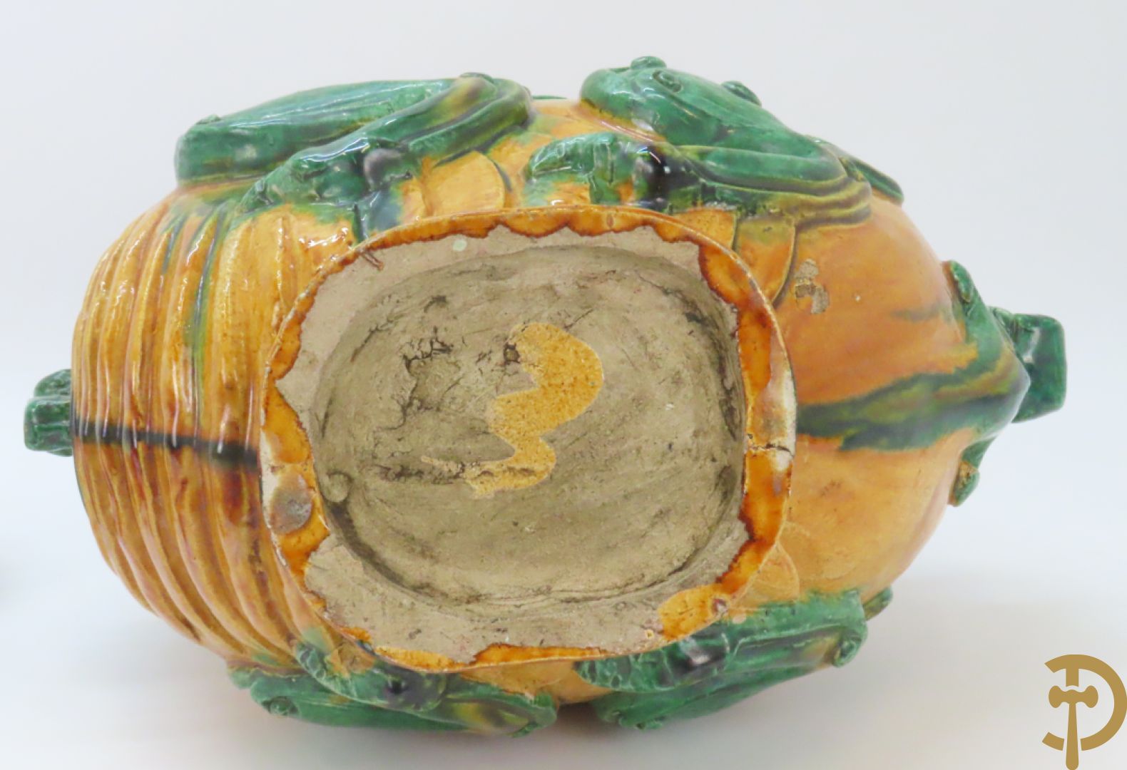 Geglazuurde Chinese aardewerken dekselvaas met fo honden en plantenmotieven