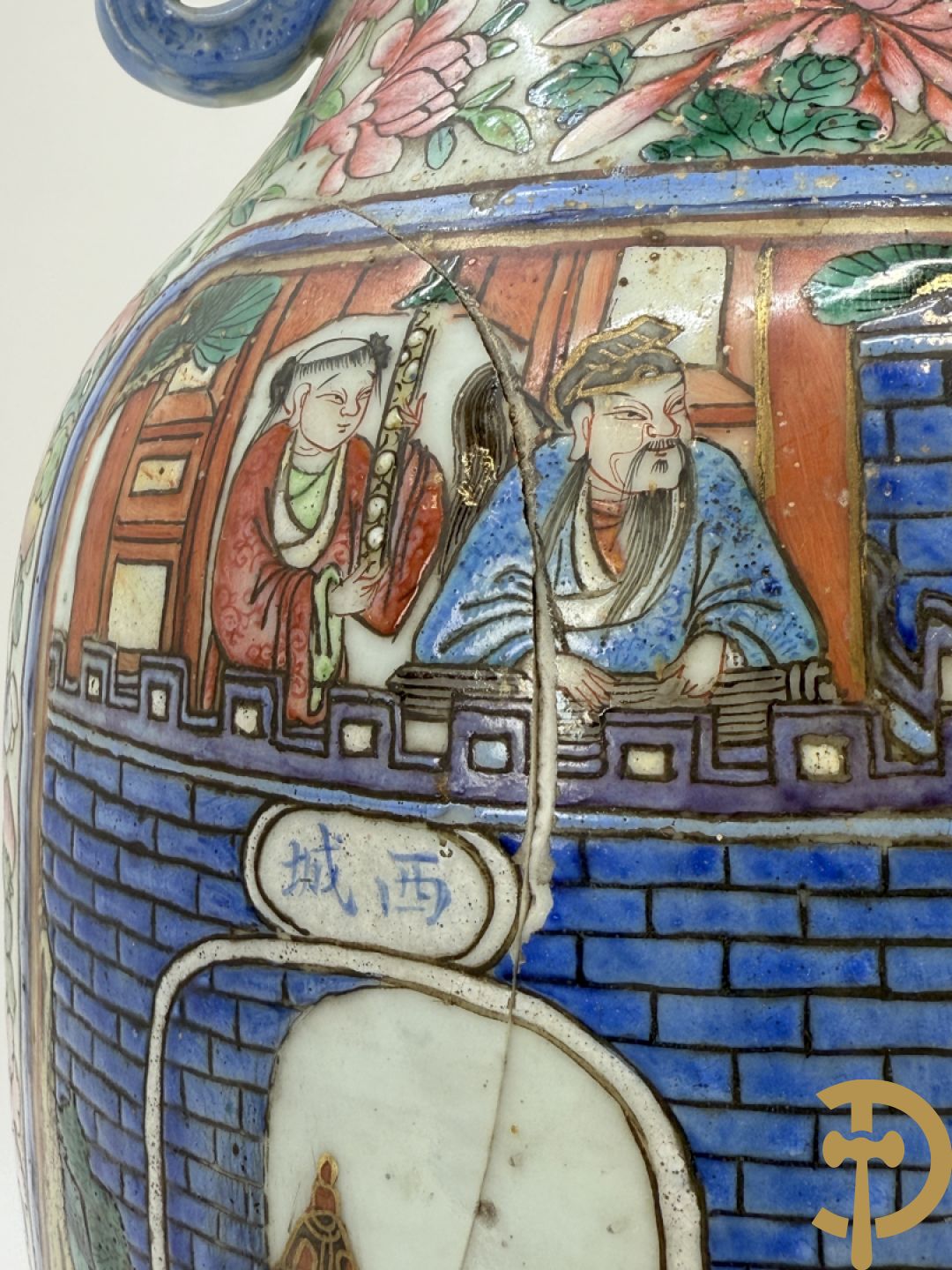 Chinese porseleinen vaas met geanimeerd krijgerdecor en vogeltaferelen