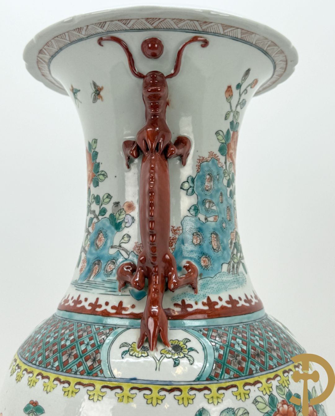 Chinese porseleinen vaas met bloemen en vogelmotieven