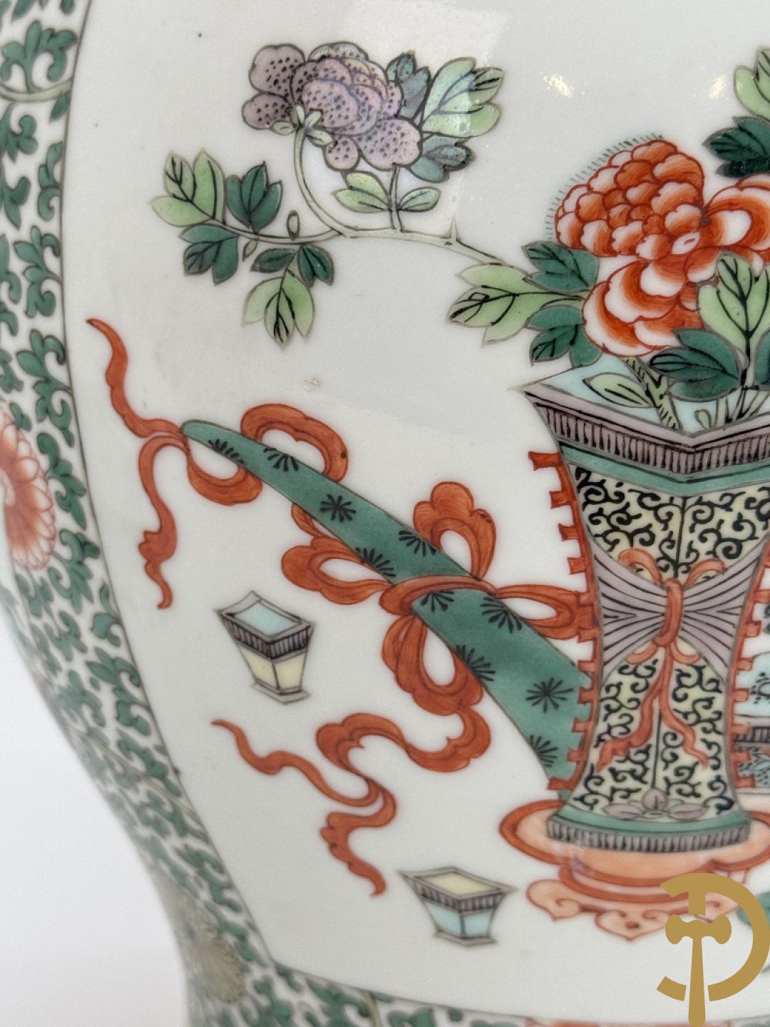 Chinese porseleinen dekselpotiche met bloemendecor