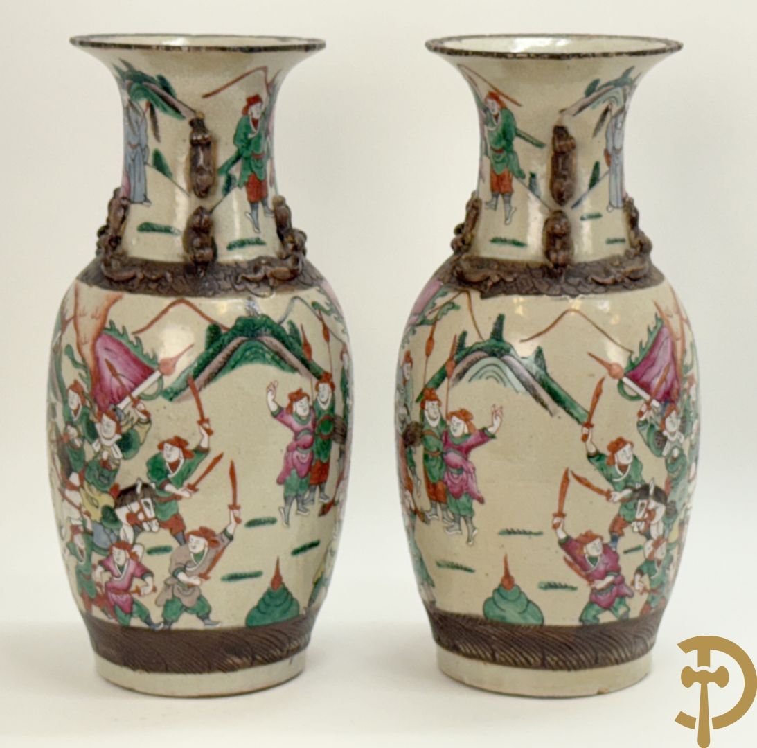 Paar Chinese Nankin vazen met krijgerdecor