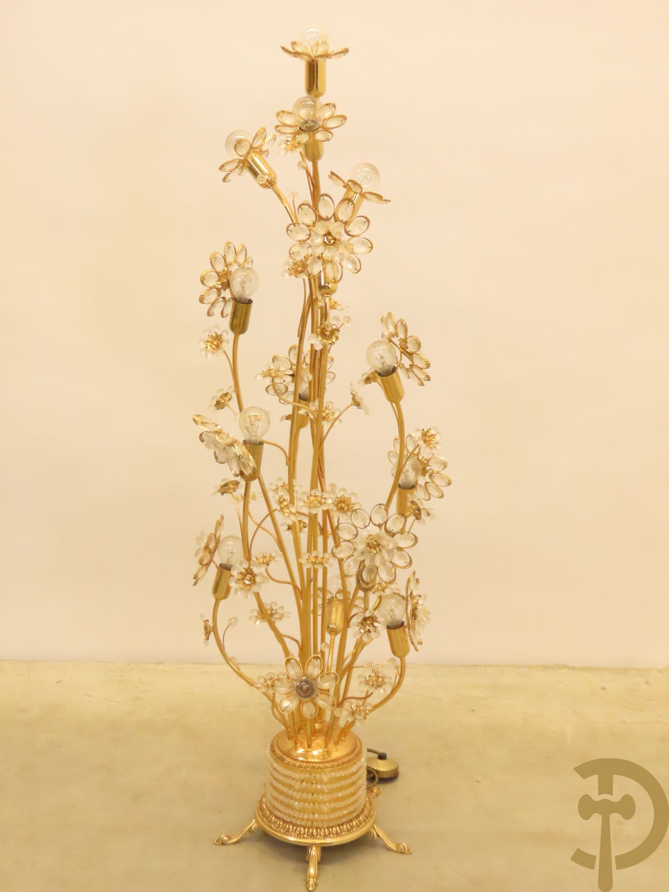 Vintage koperen staande lampadaire met strass bloemen