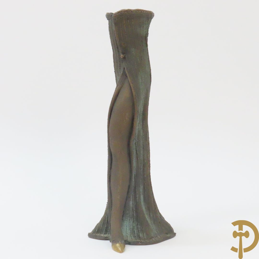 Gemonogrammeerd met symbool bovenaan 