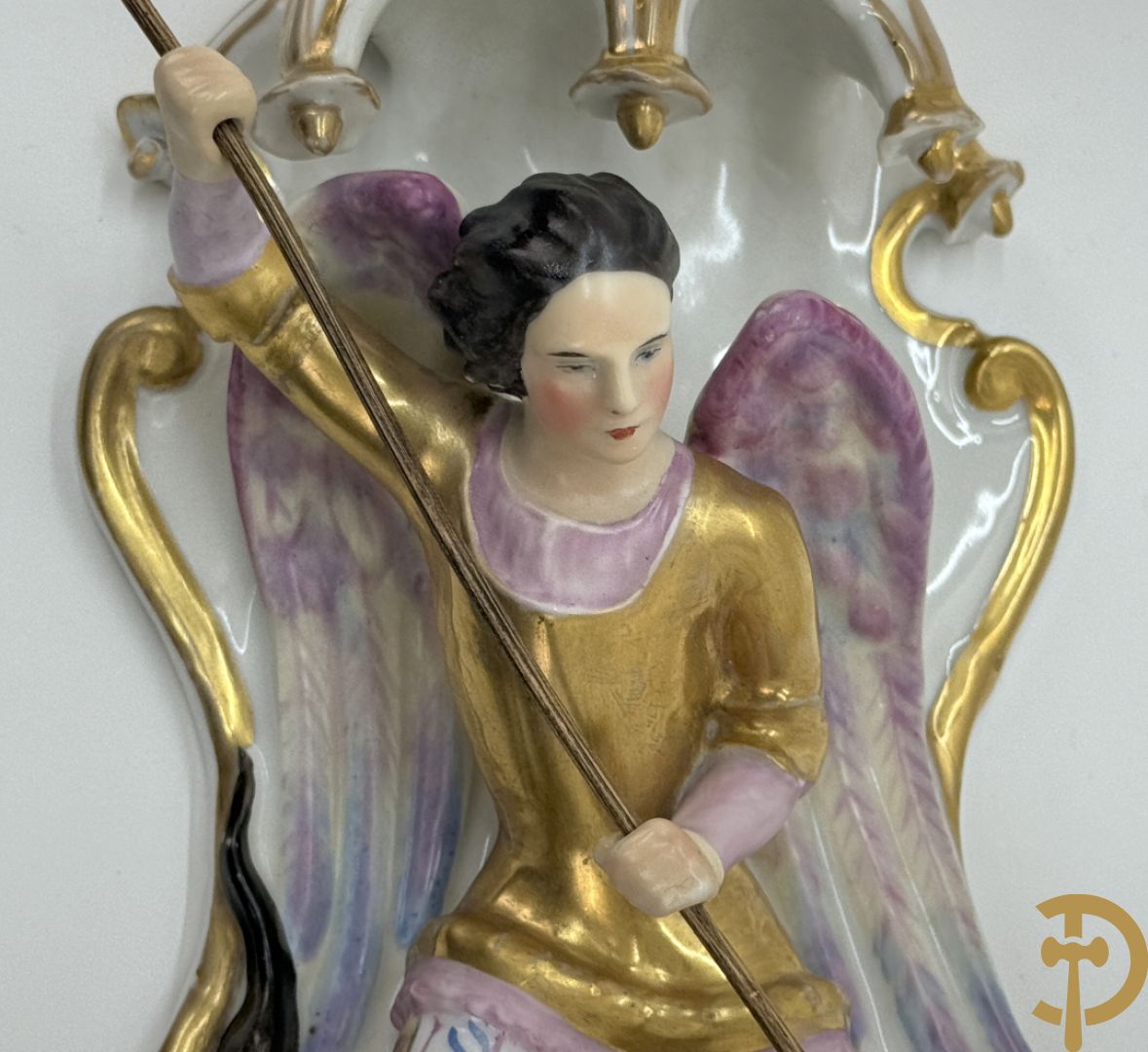 Meerkleurig Vieuw Paris wijwatervat met Sint Michael doodt de draak