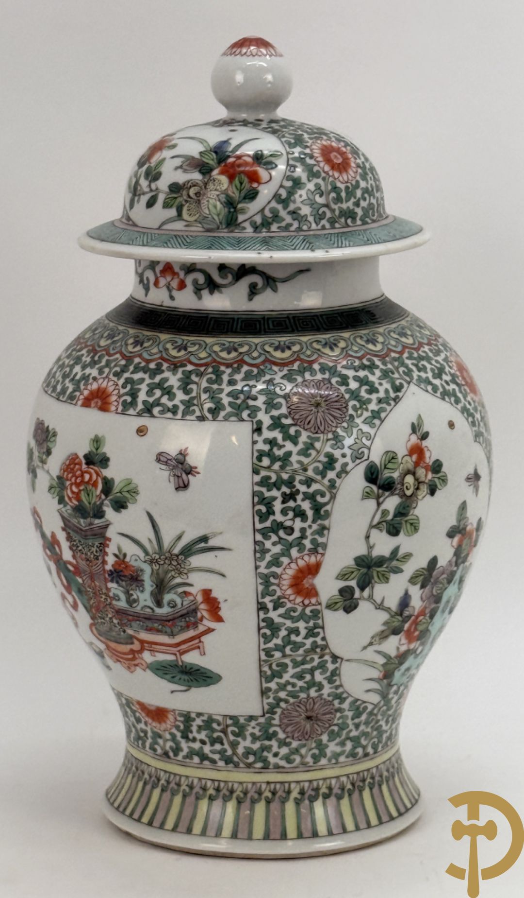 Chinese porseleinen dekselpotiche met bloemendecor