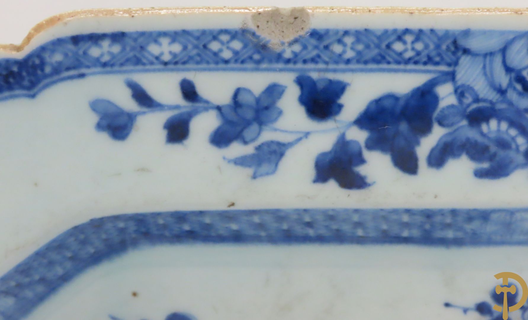 Chinese porseleinen blauw/wit schotel met bloemen- en dierendecor