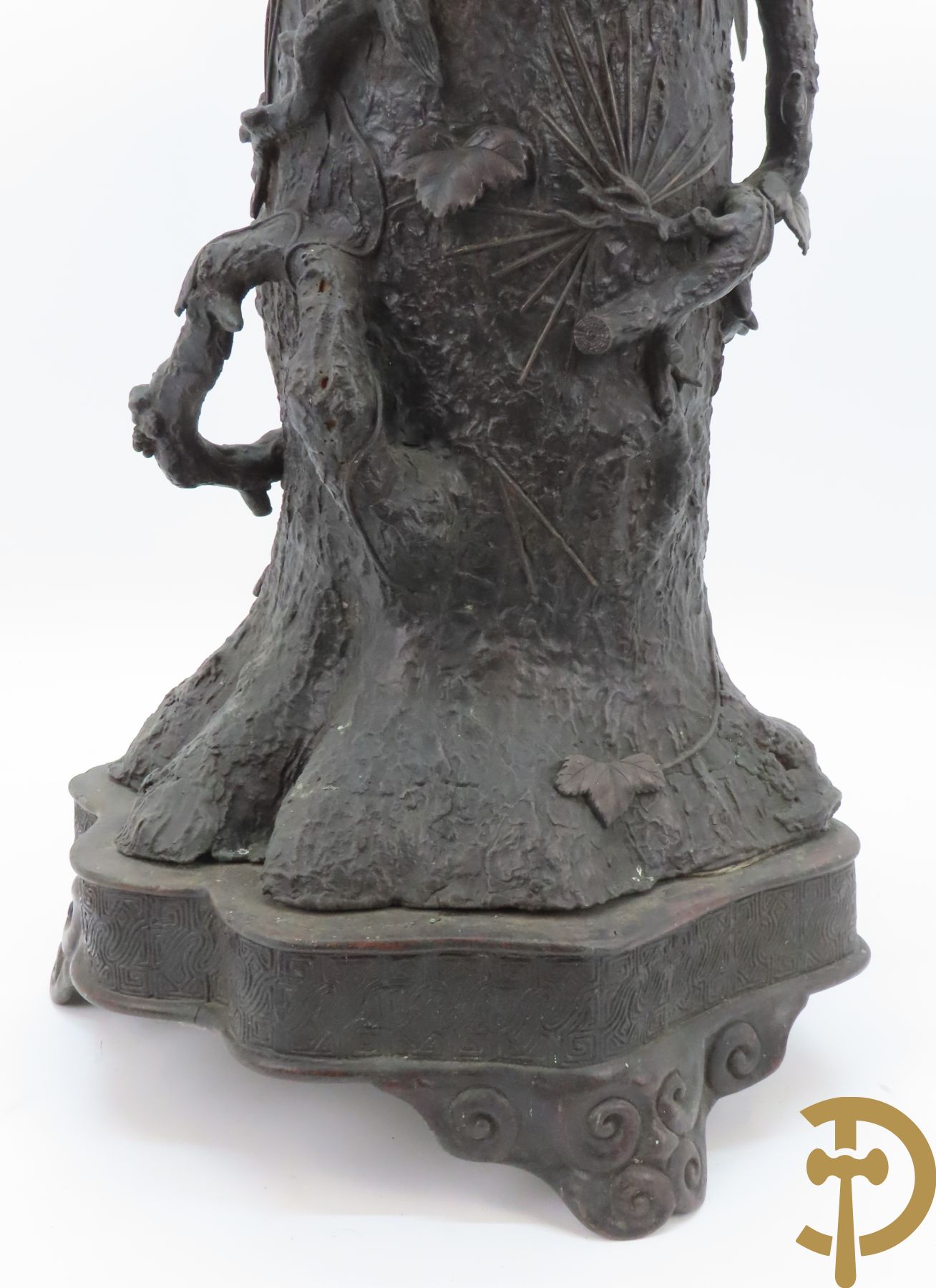 Bronzen ornament van boomstronk met takken en adelaar