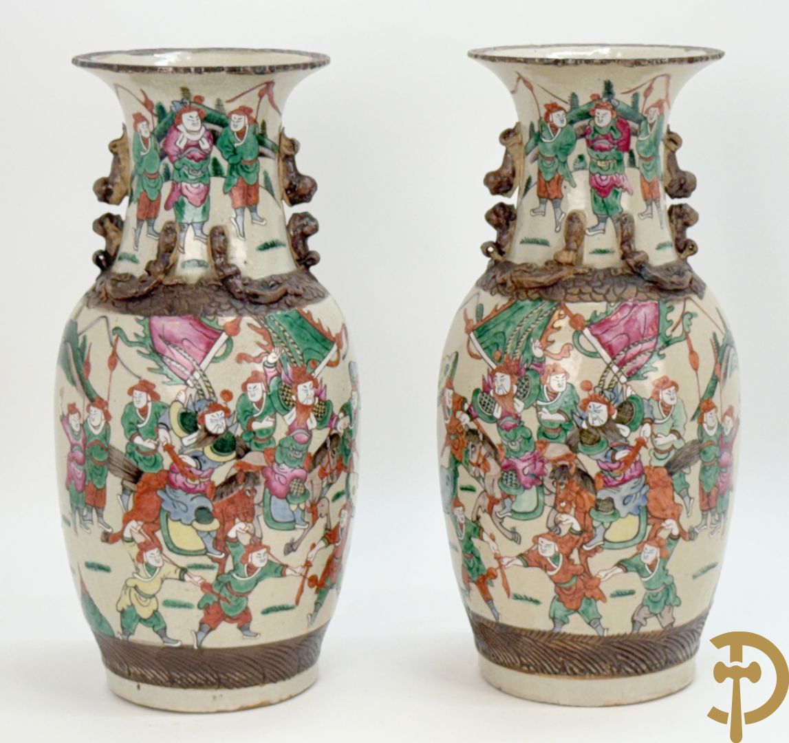 Paar Chinese Nankin vazen met krijgerdecor