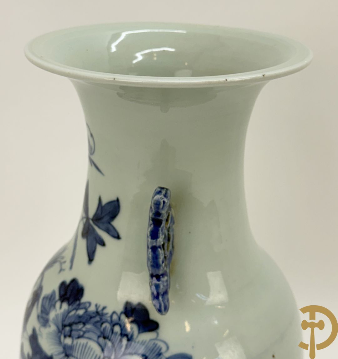 Chinese blauw/witte porseleinen vaas met bloemen en vogeldecor