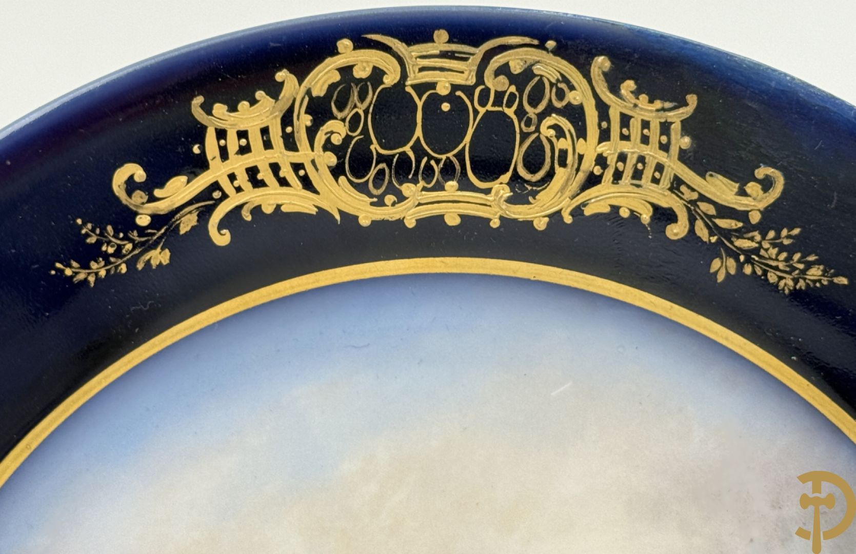 Paar handbeschilderde porseleinen Sèvres borden 