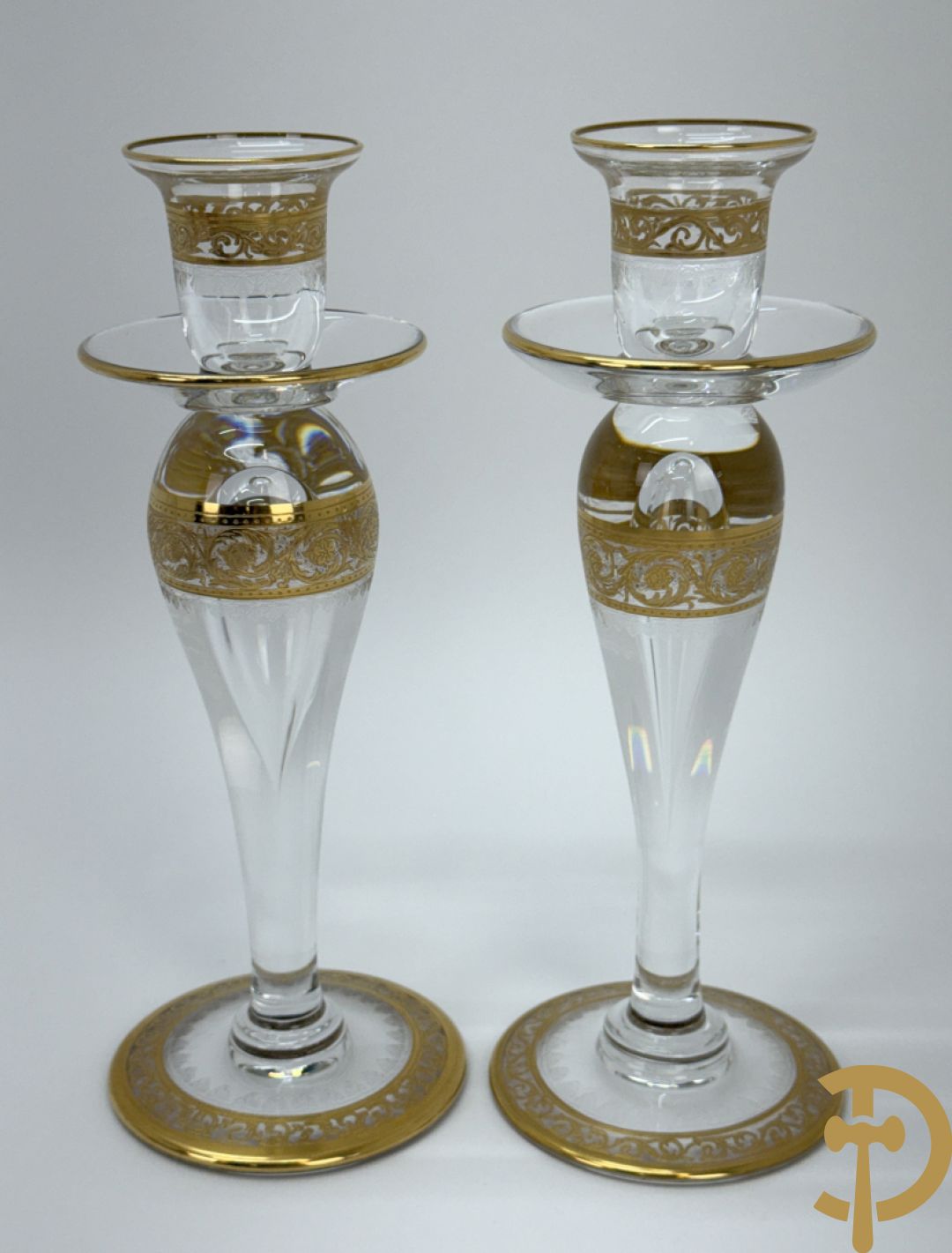 Paar kristallen kandelaars, Thistle Or, Saint Louis gemerkt