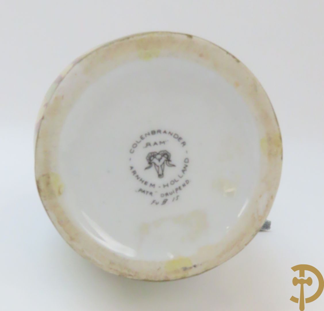 Twee Hollandse vazen met bloemendecor, Colenbrander Arnhem Holland