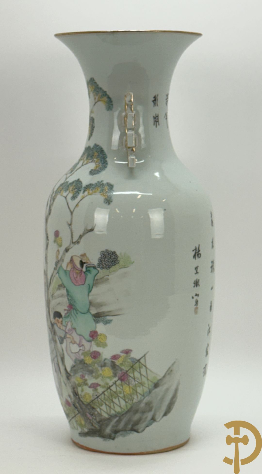 Chinese porseleinen vaas met decor van wijsgeer omgeven door kinderen