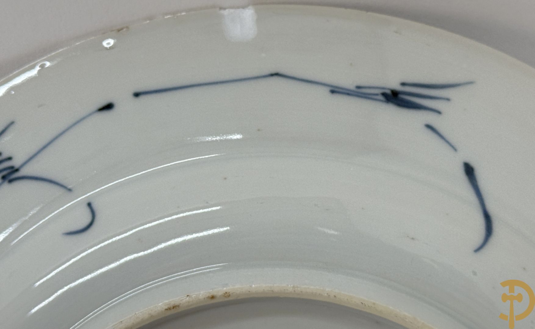 Acht Chinese porseleinen blauw/wit bordjes met bloemendecor, Kangxi