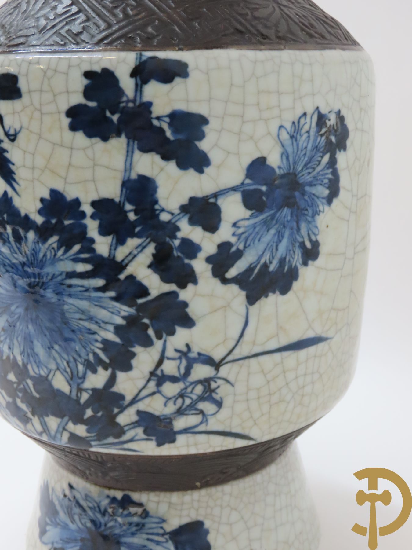 Chinese porseleinen blauw/witte Nankin vaas met bloemen- en vogeldecor + 2 Nankin vazen met krijgerdecor