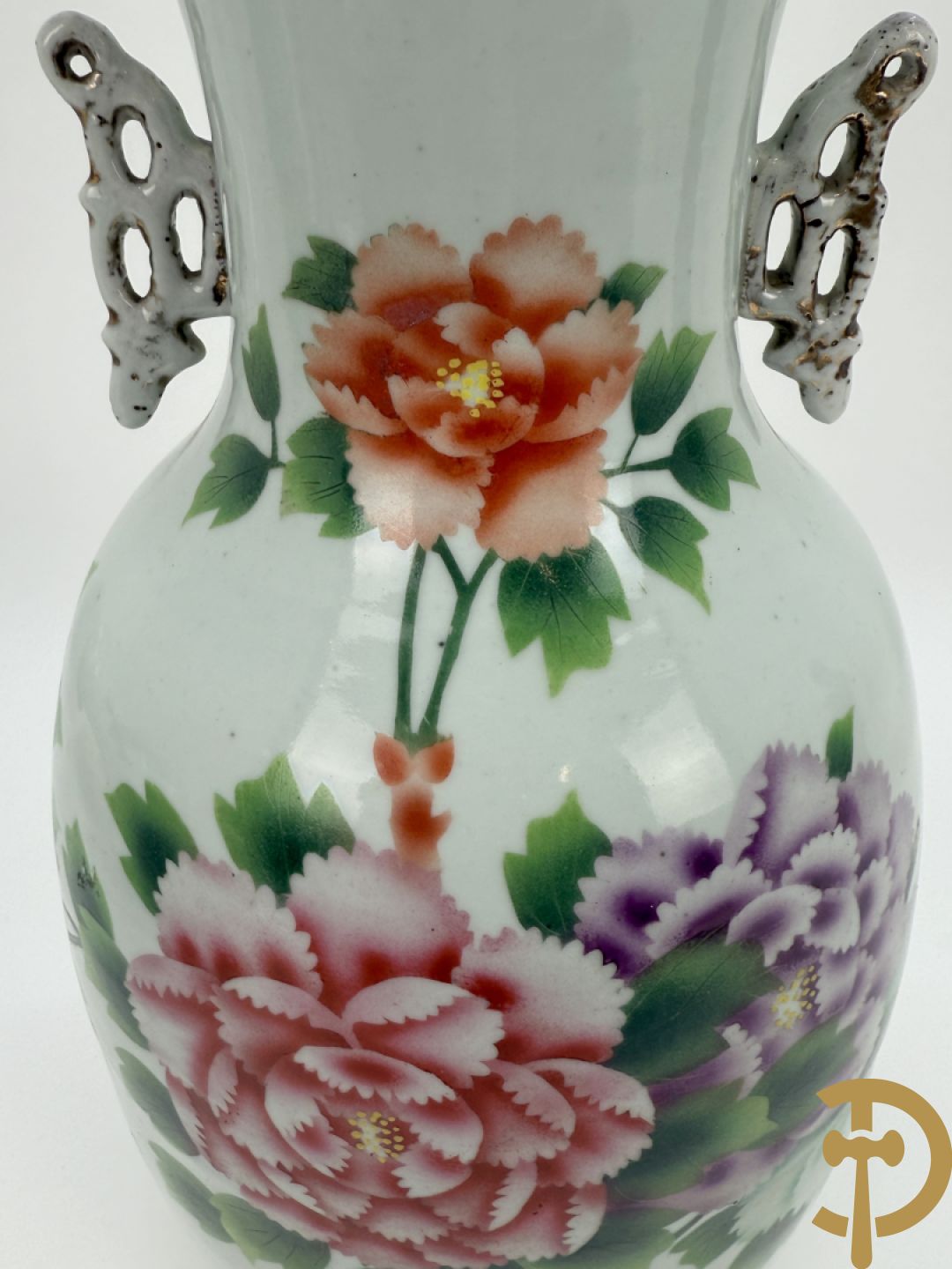 Chinese porseleinen vaas met decor van takken en vogels + Chinese porseleinen vaas met bloemendecor