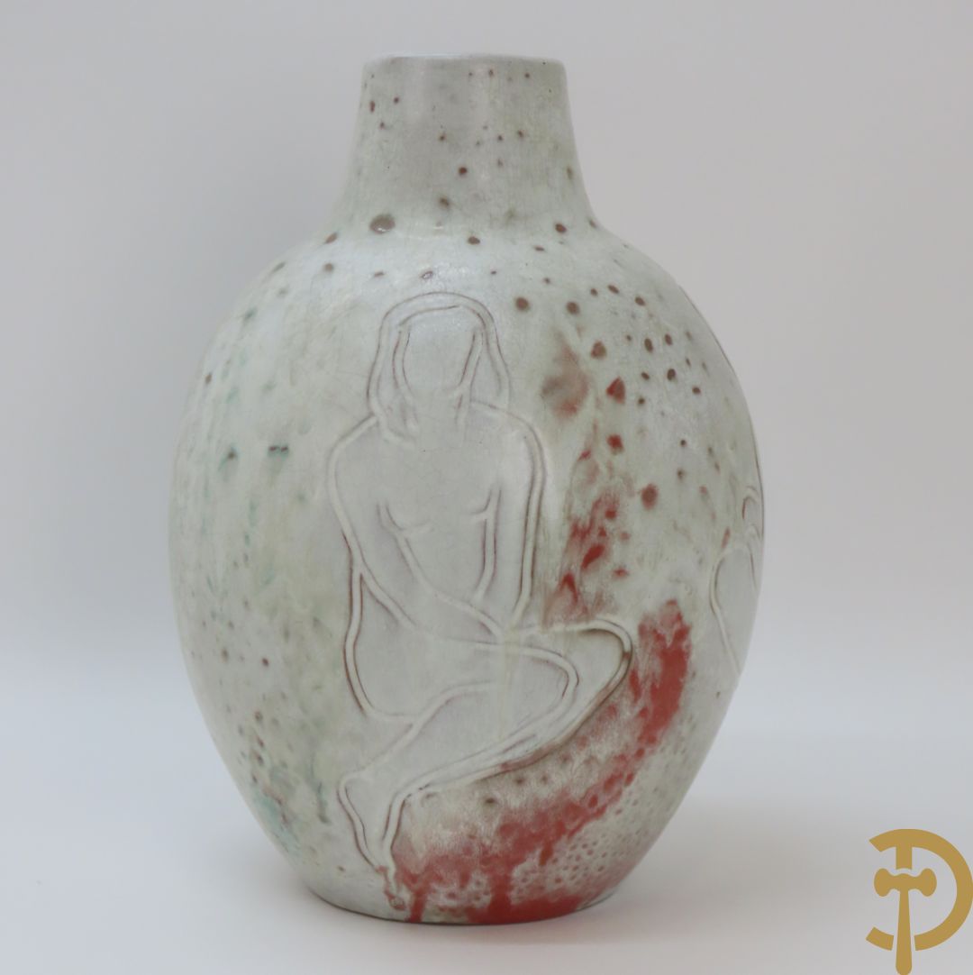 Wit gecraqueleerde design vaas met gestyleerd damesdecor, gemerkt Mobach Utrecht