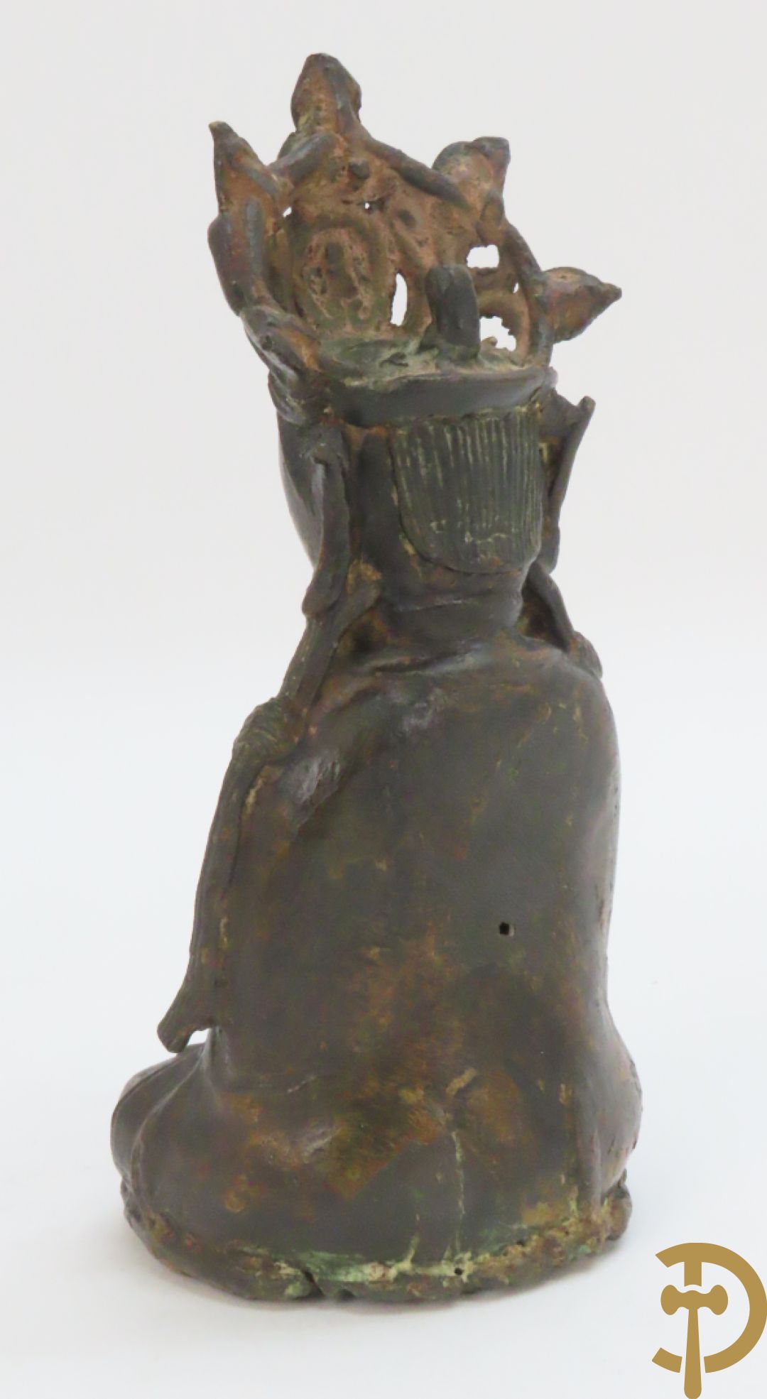 Antieke bronzen zittende boedha + kleine stenen boedha