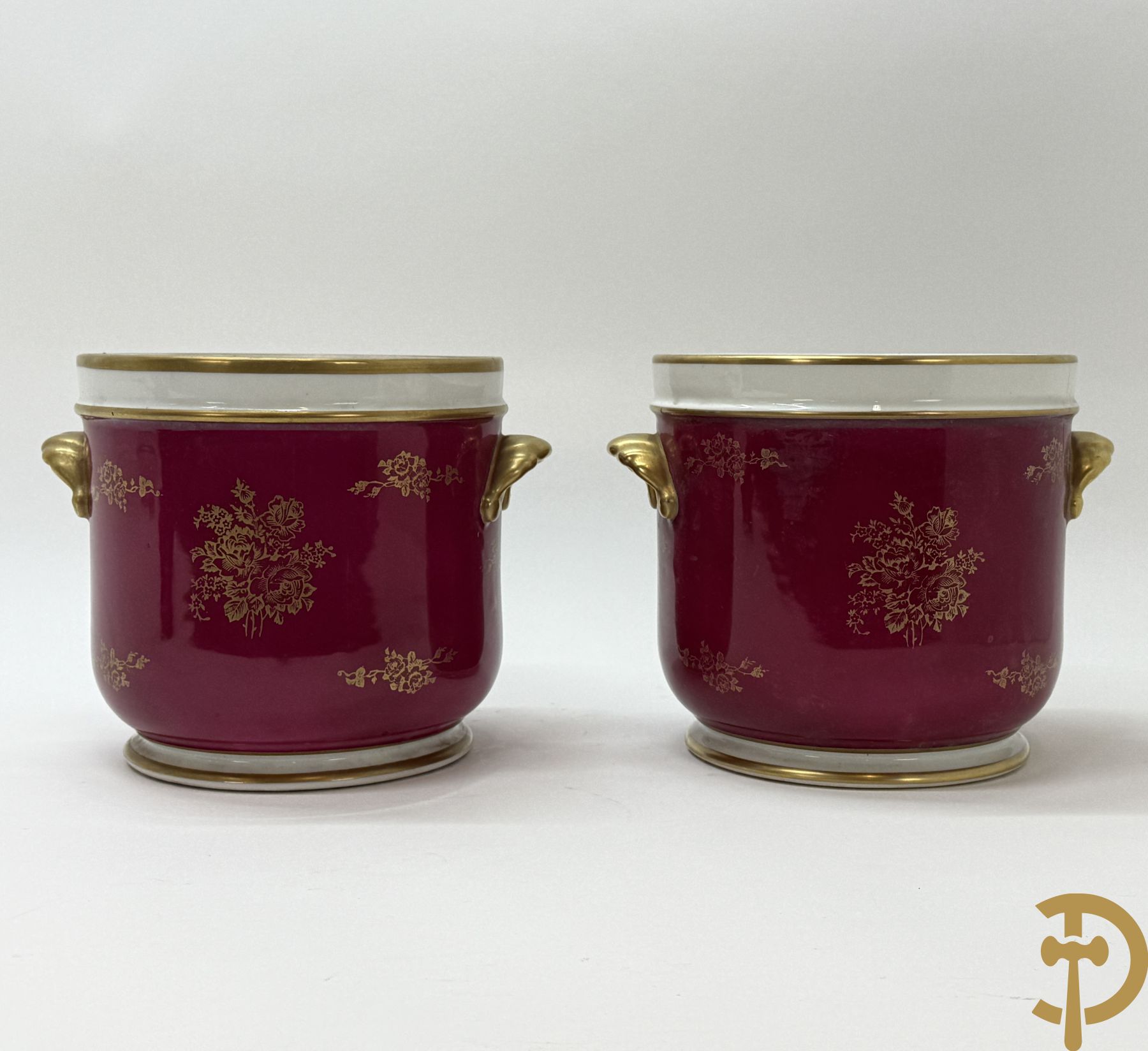 Paar porseleinen cachepots met bloemen en verguld decor, gemerkt Pillivuyt La porcelaine de la France