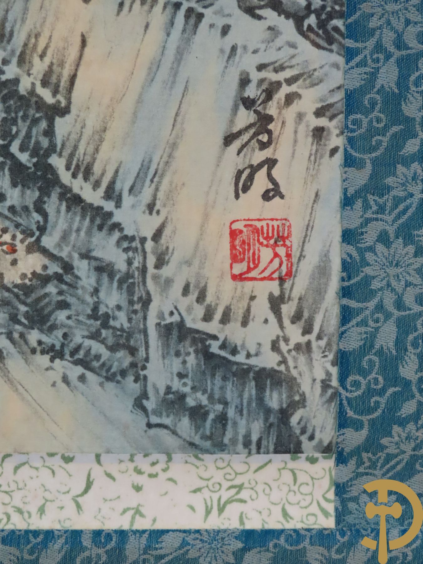 Vergulde beschilderde Chinese zwarte lak naaidoos met geanimeerde landschappen + Chinese scroll met landschapsdecor