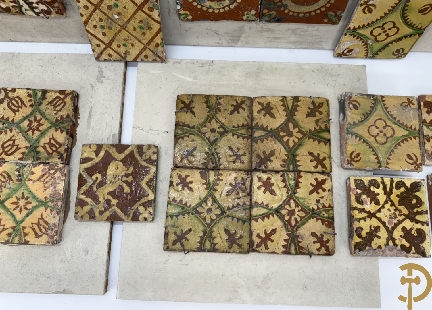 Verzameling 18e en 19e Torhoutse tegeltjes