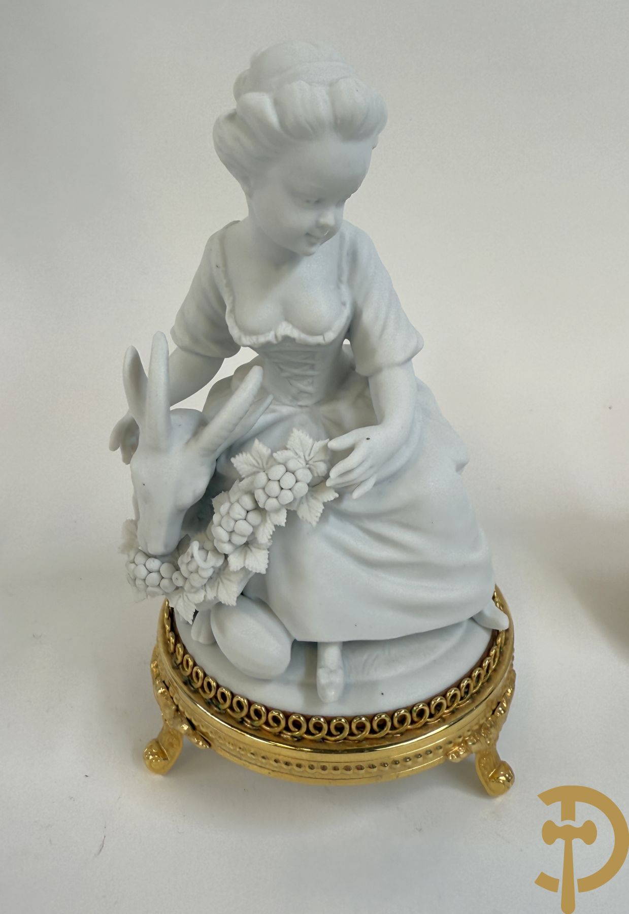 Vier Spaanse gekleurde biscuits met kinderen, Zaphir gemerkt + Italiaanse biscuits met cupido