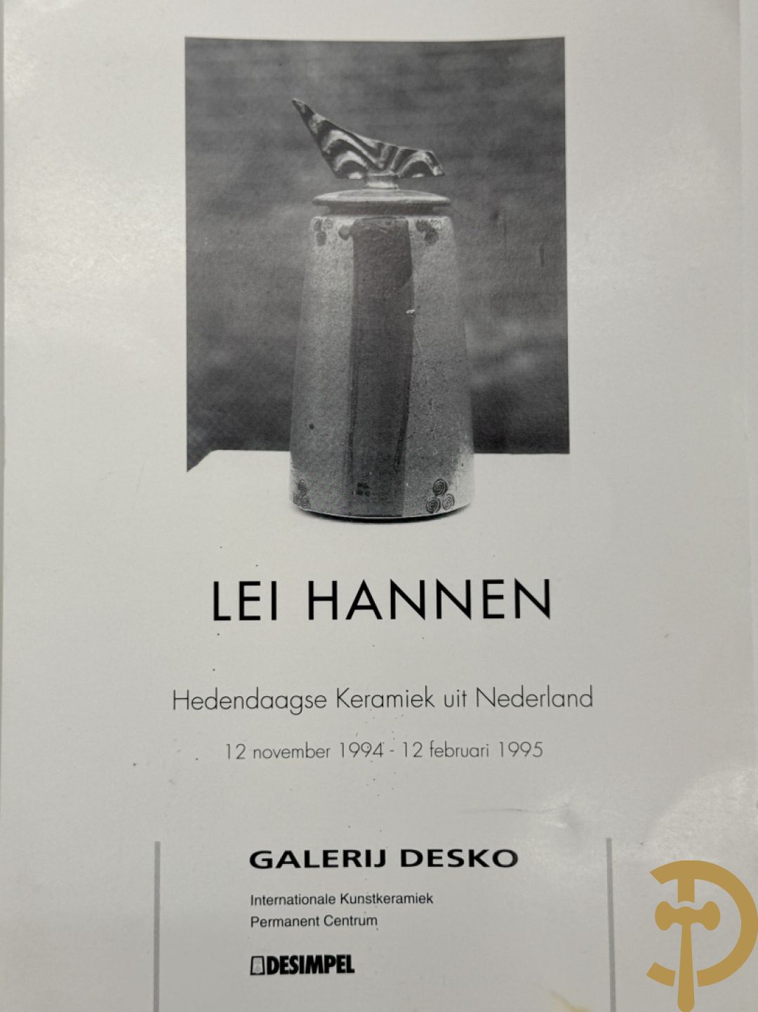 LEI HANNEN (van) onderaan gemerkt - Paar design dekselpotiches van geglazuurde keramiek