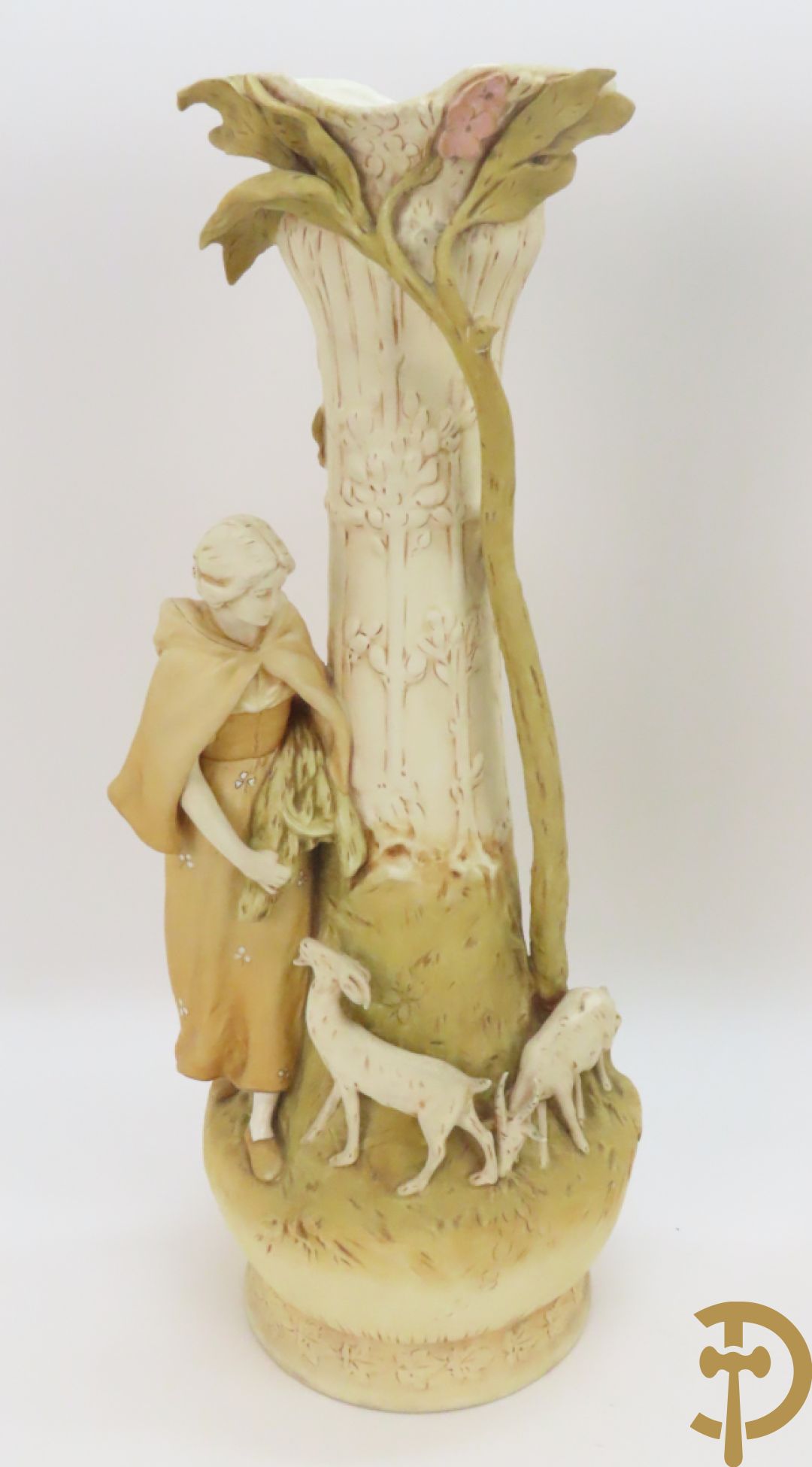 Paar Royal Dux vazen met herderpaar, gemerkt onderaan