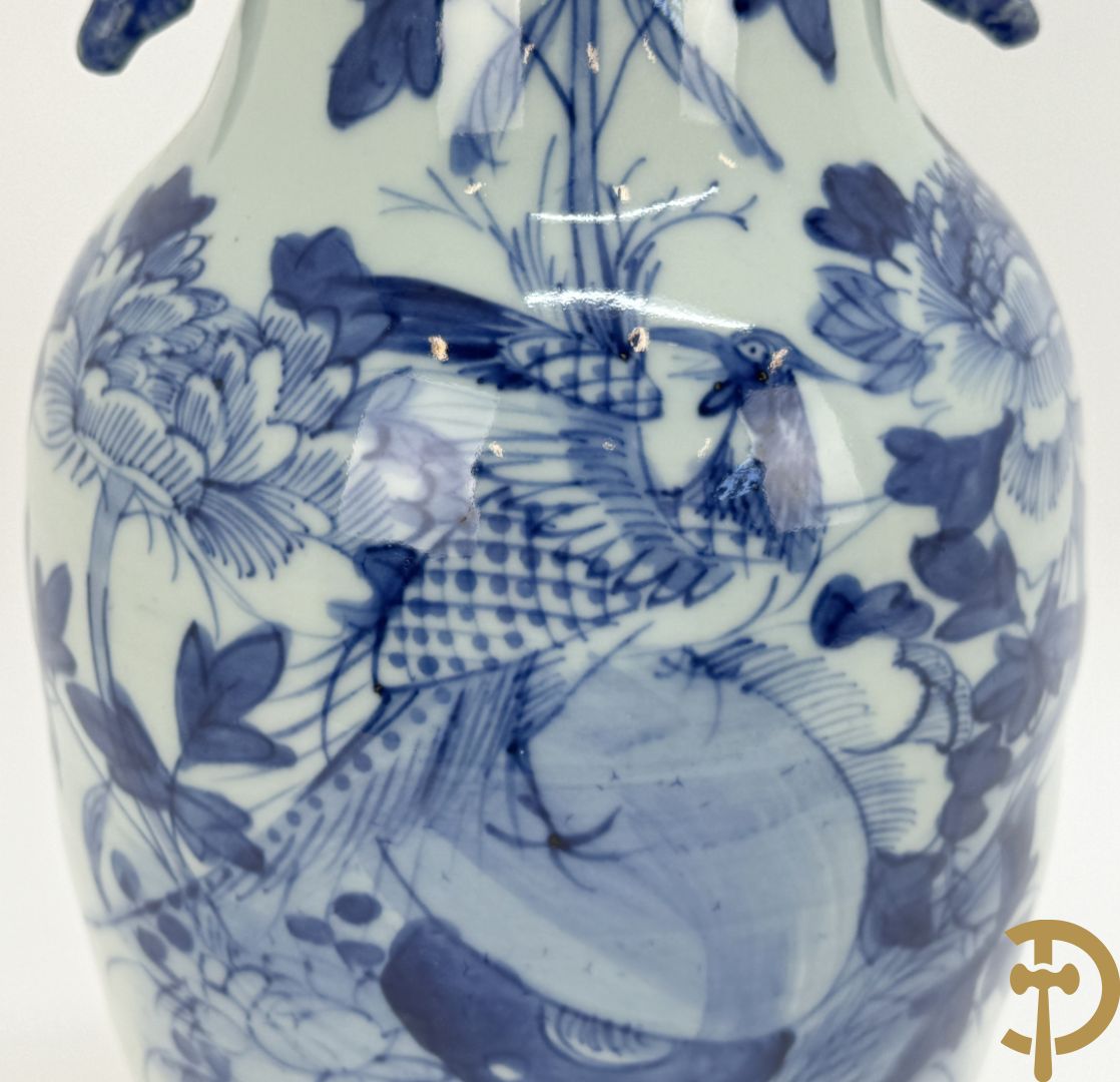 Chinese blauw/witte porseleinen vaas met bloemen en vogeldecor