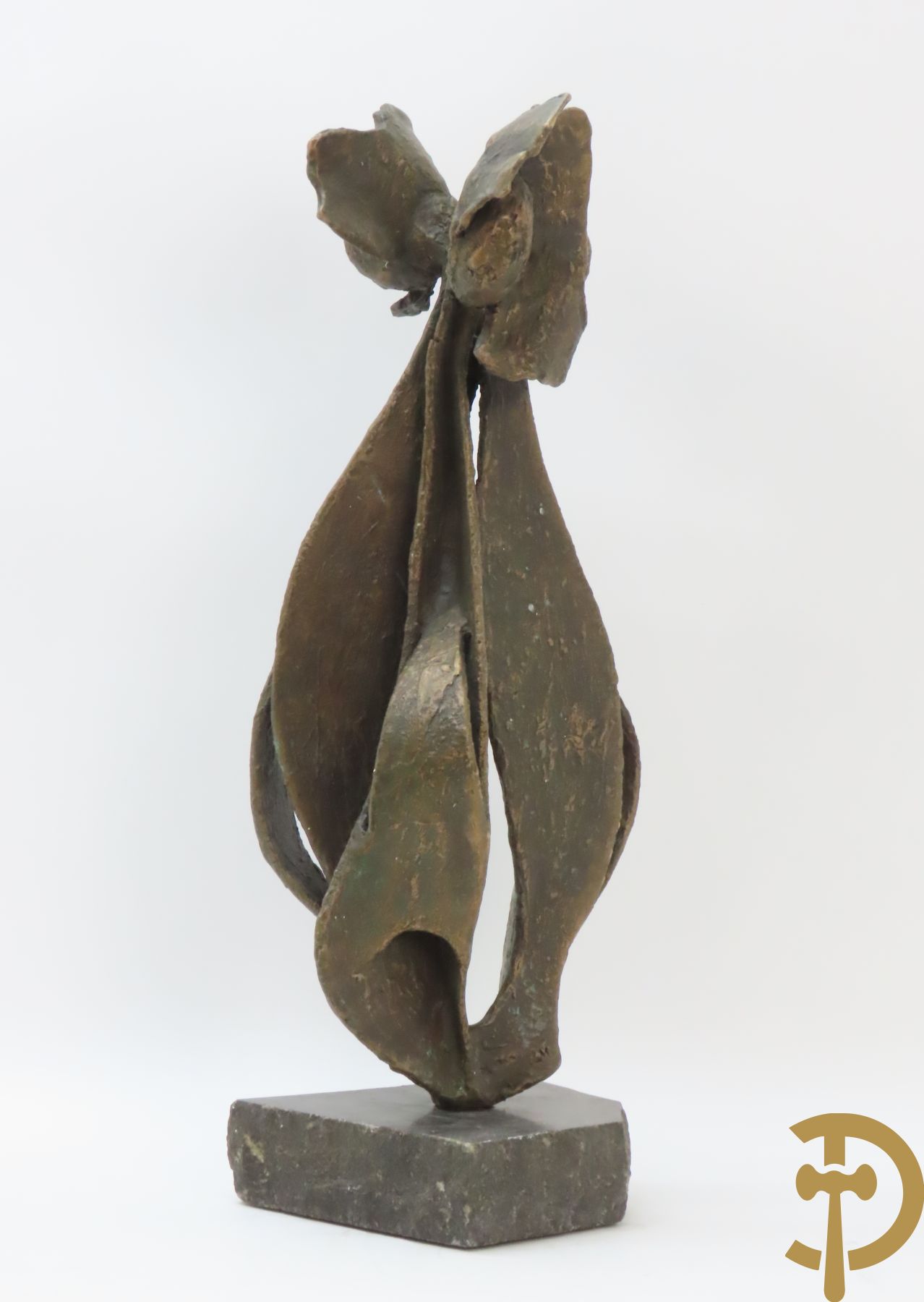 Lampens Marc (van) LM gemonogrammeerd - Bronzen gepatineerde bloem